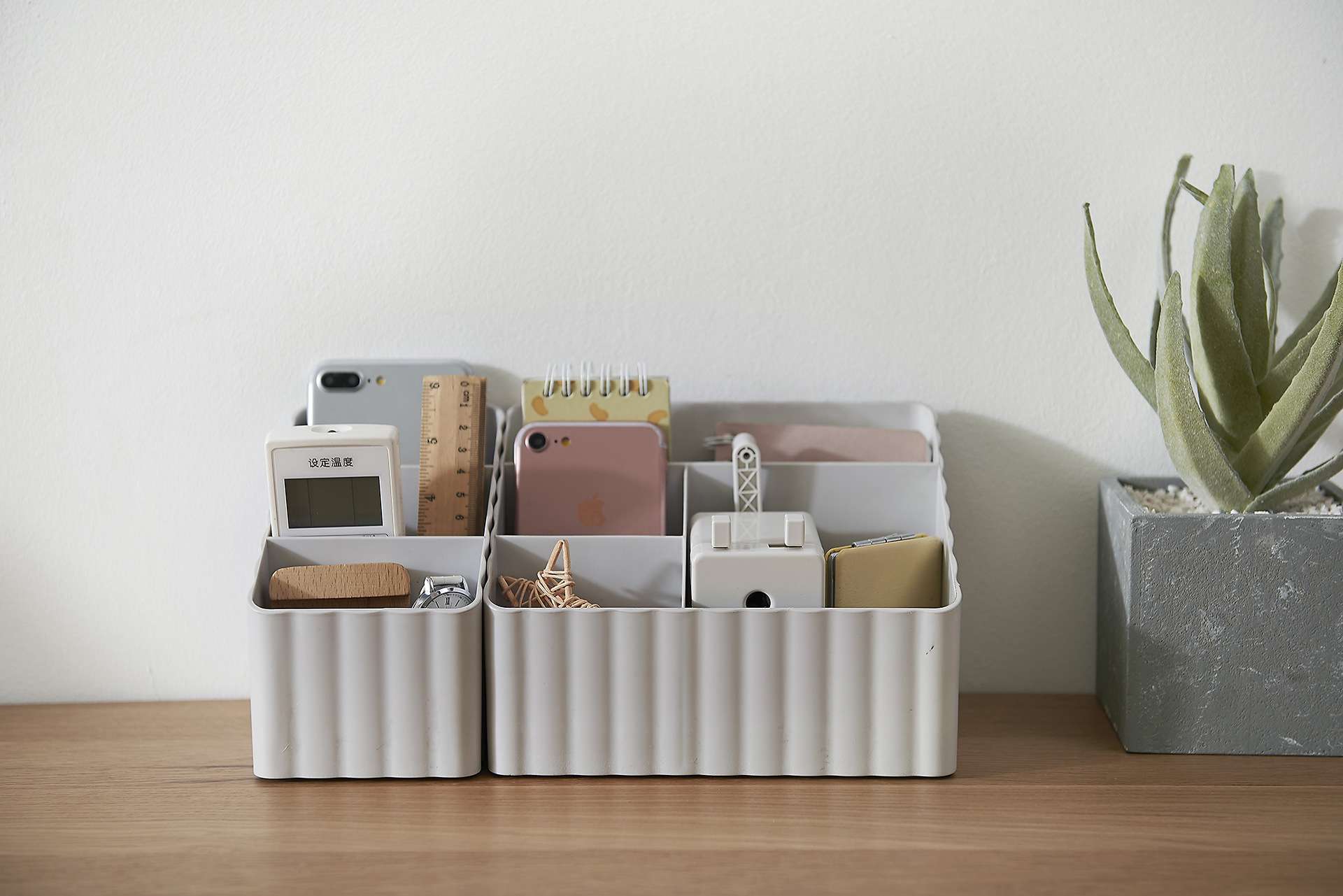 新品化妆品收纳盒梳妆台多功能饰品口红架多格桌面整理盒置物架