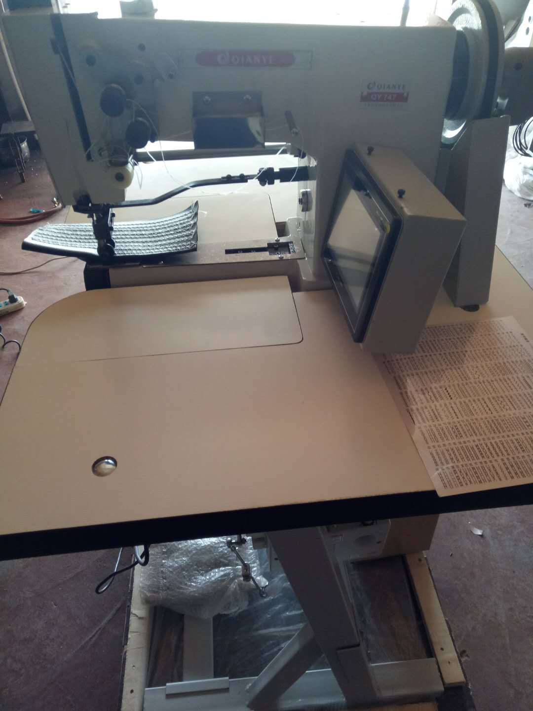 马克线机 双针鞋帮花样机 方向盘箱包花饰机 沙发汽车座垫花样机