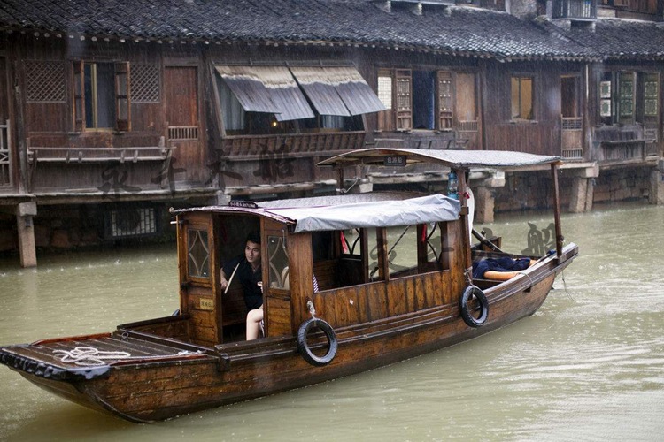 供应2-6米木船 仿古装饰景观乌篷船 小木船渔船 舞台道具户外花船