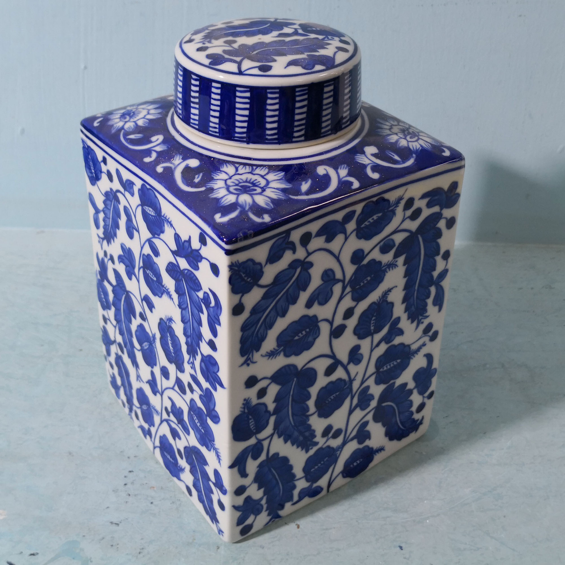 8.5寸陶瓷青花釉下手彩方形储物罐带盖非密封糖果罐盖坛fy1413162