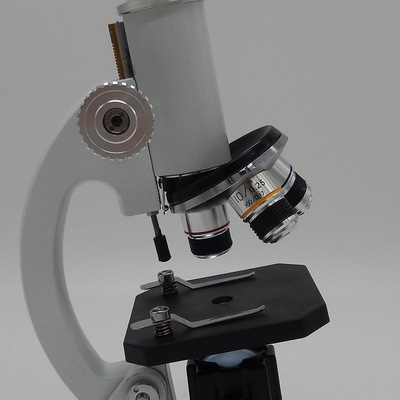 江西新怡学生用光学生物显微镜专业生物显微镜 显微镜200/1600倍