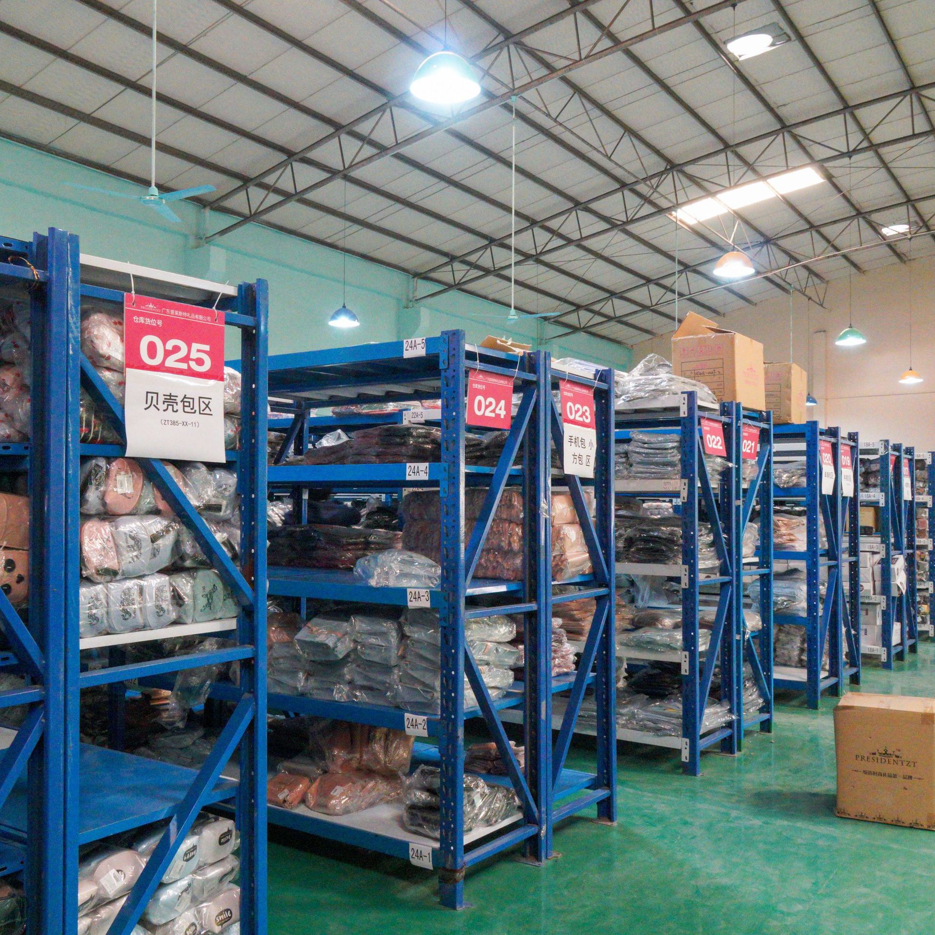 2018年初,全新6000平仓库投入使用,分区管理,实现更