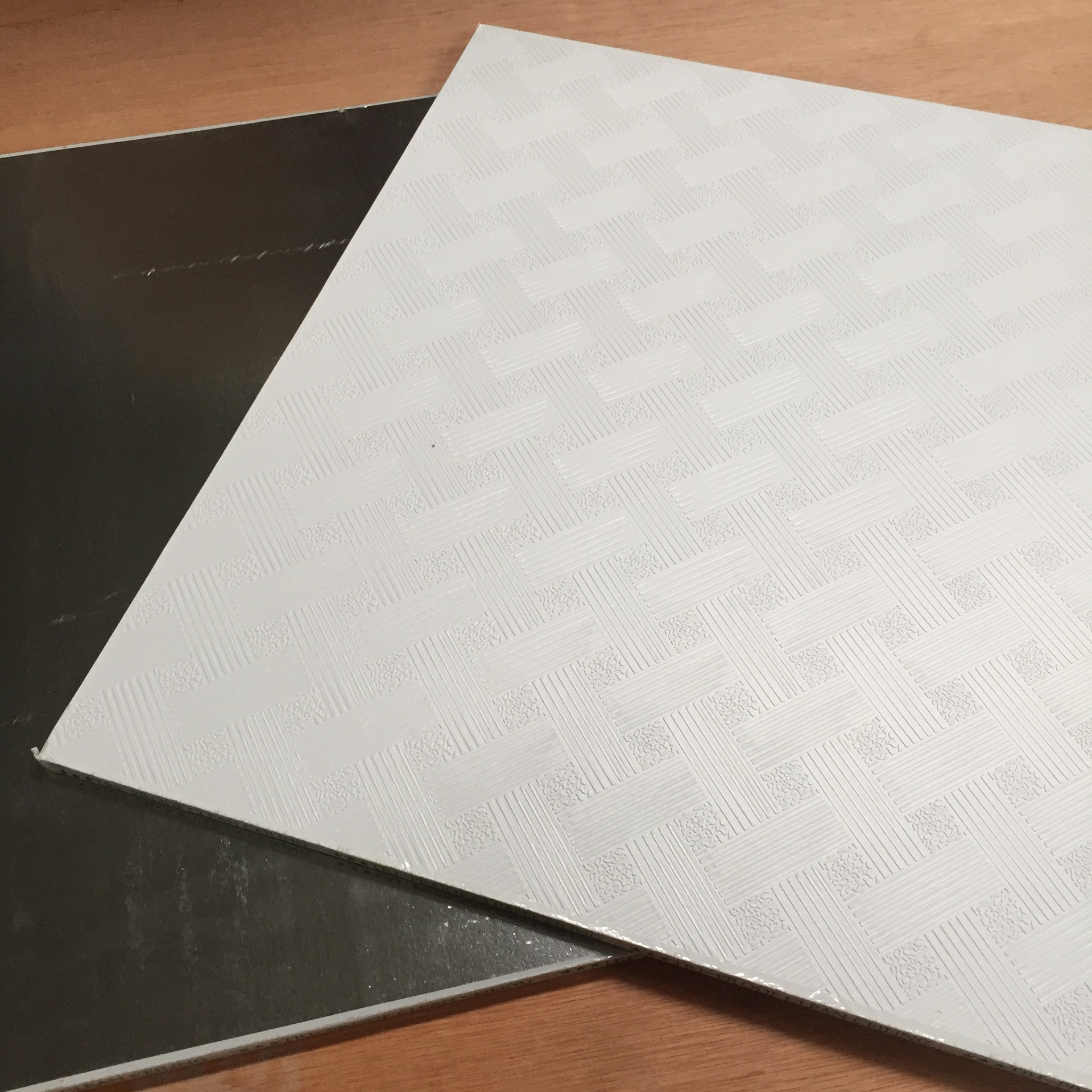 供应pvc贴面装饰吊顶扣板 防火防尘装饰板石膏装饰板防潮扣板