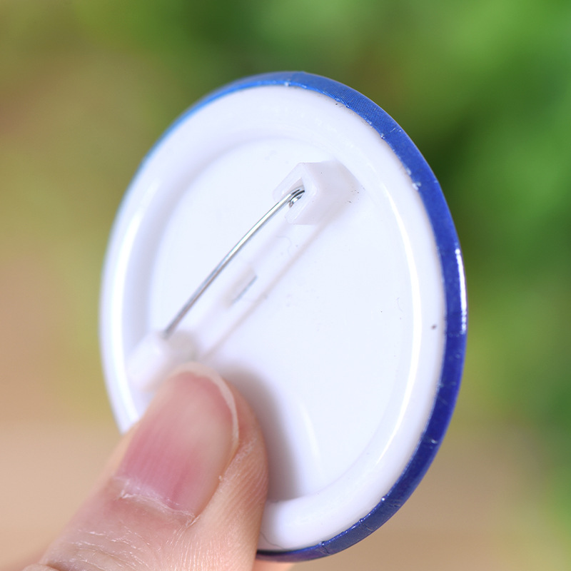 定制定做diy个性可爱金属马口铁胸章 塑料底卡通动漫别针徽章批发