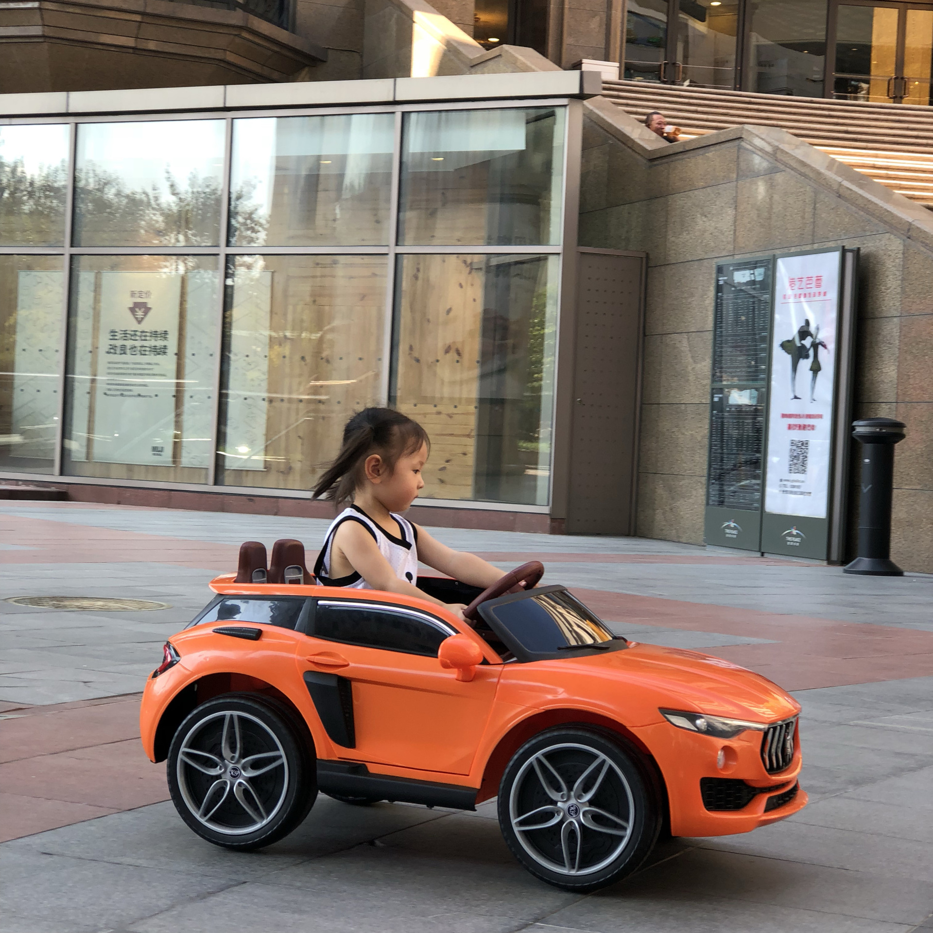 婴儿童电动车四驱动可坐遥控汽车1-3岁4-5摇摆童车玛莎