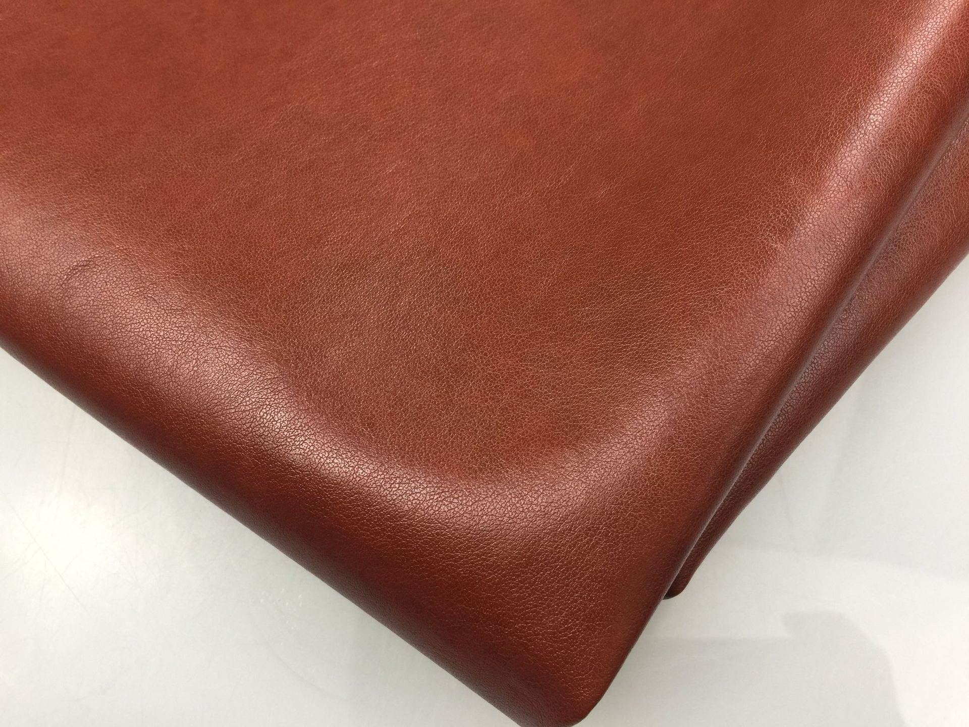 厂家直接 pu皮革压变r61纹双色热压变色面料电子封面包装手机皮套