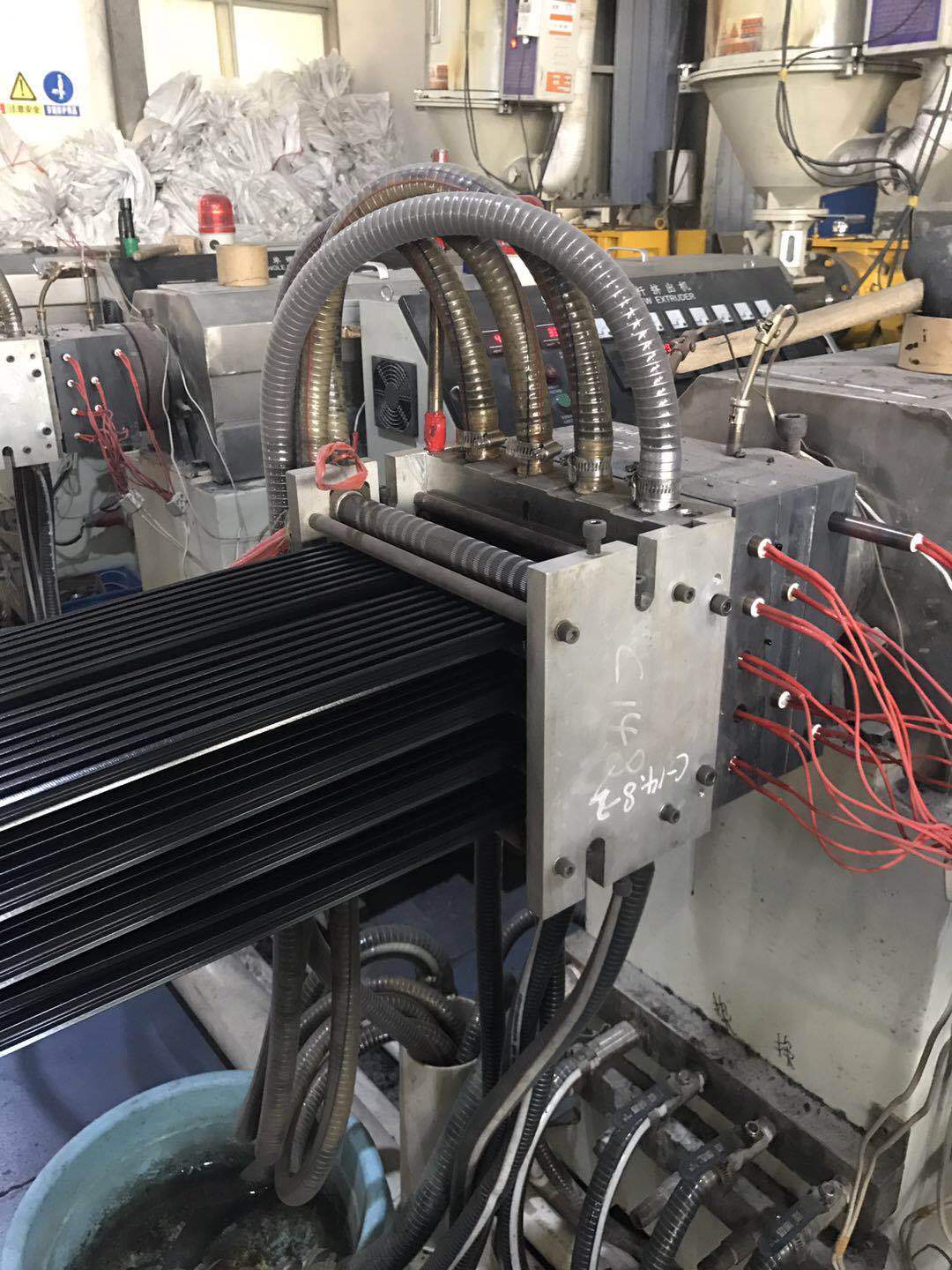 尼龙断桥隔热条生产机器pa隔热条挤出机设备