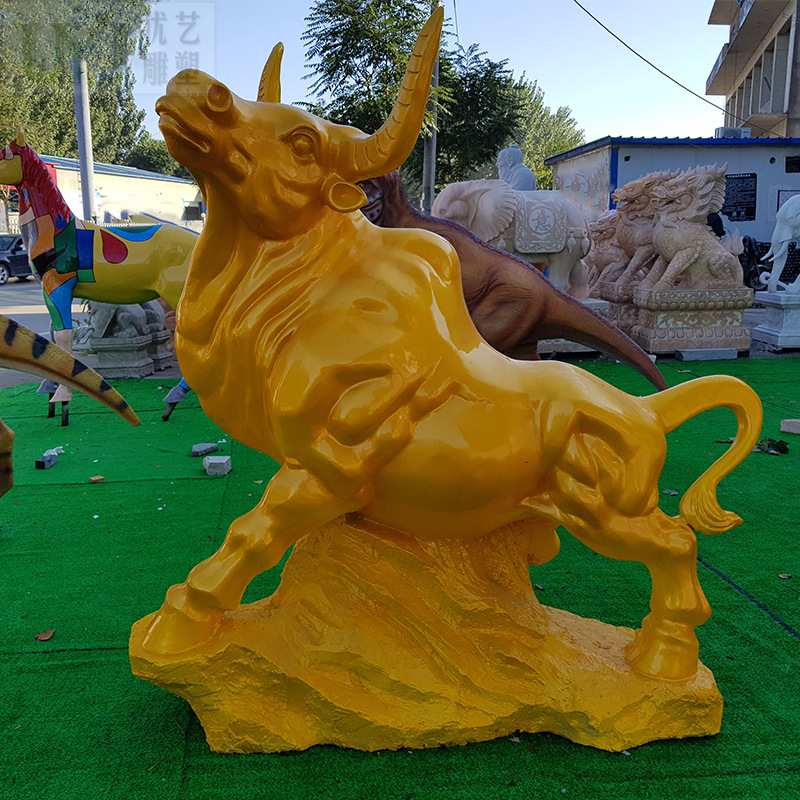 源头工厂现货 直销 玻璃钢金牛雕塑 金色树脂景观牛摆件定制