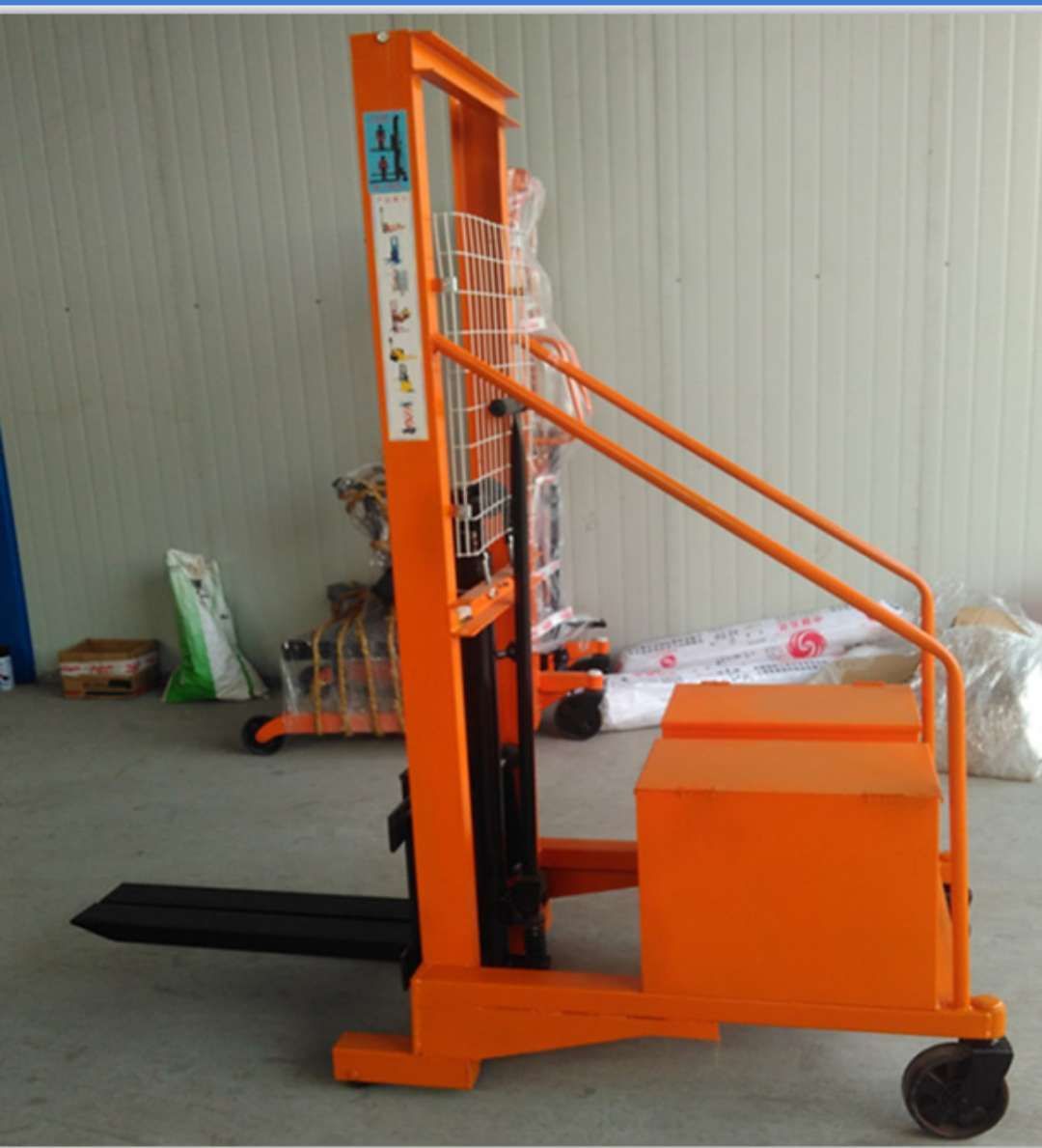 中凯 载重一吨 手动配重车 厂家直销