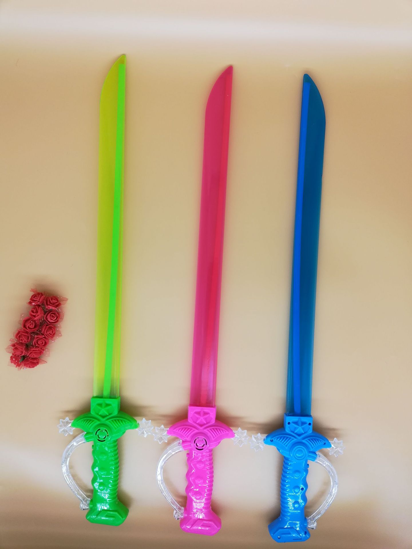 厂家直销闪光音乐彩色剑发光大刀沙鱼刀带音乐声音儿童地摊玩具