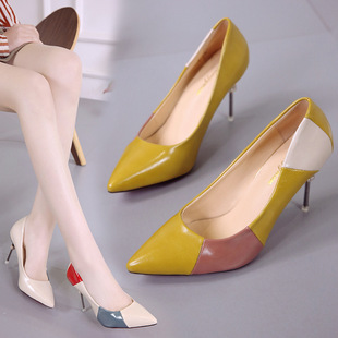 秋款白色高跟鞋