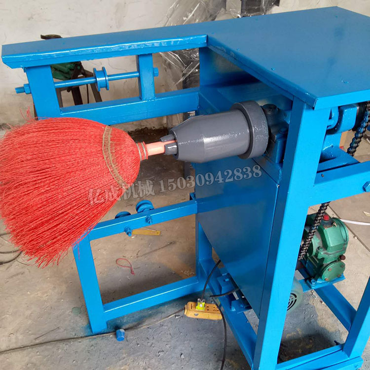 新型自动做笤帚扫把机 高粱芨芨草扫把缝线捆扎机视频