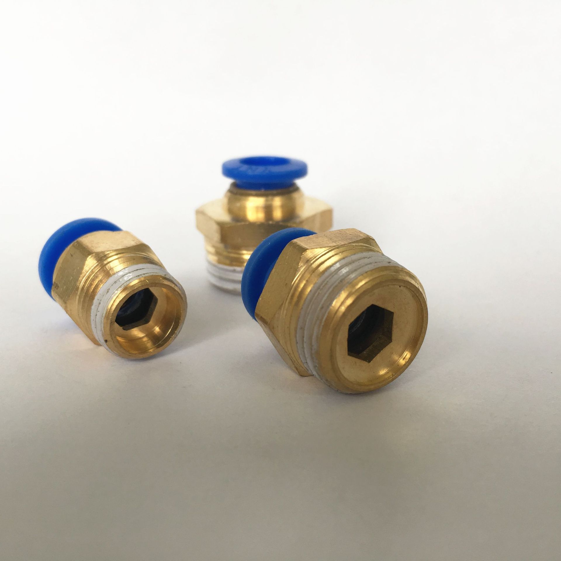 气动快插气管接头pc10-03螺纹直通4-m5/pc6-01/pc8-02/12-04全