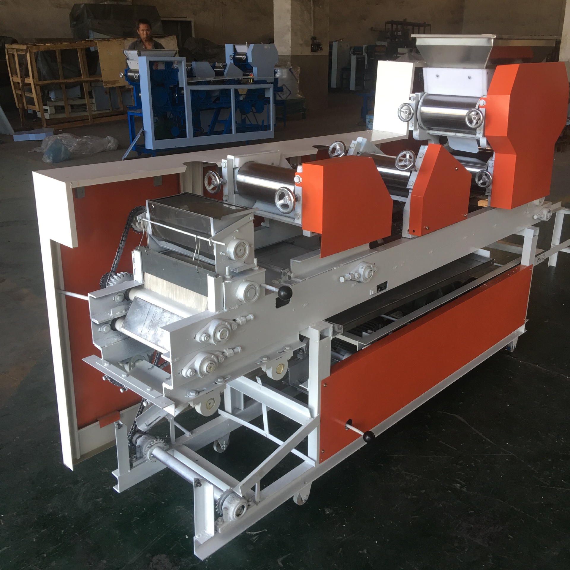 饺子皮机大型商用饺子皮机厂家 全自动压面机 小型多功能叠皮机