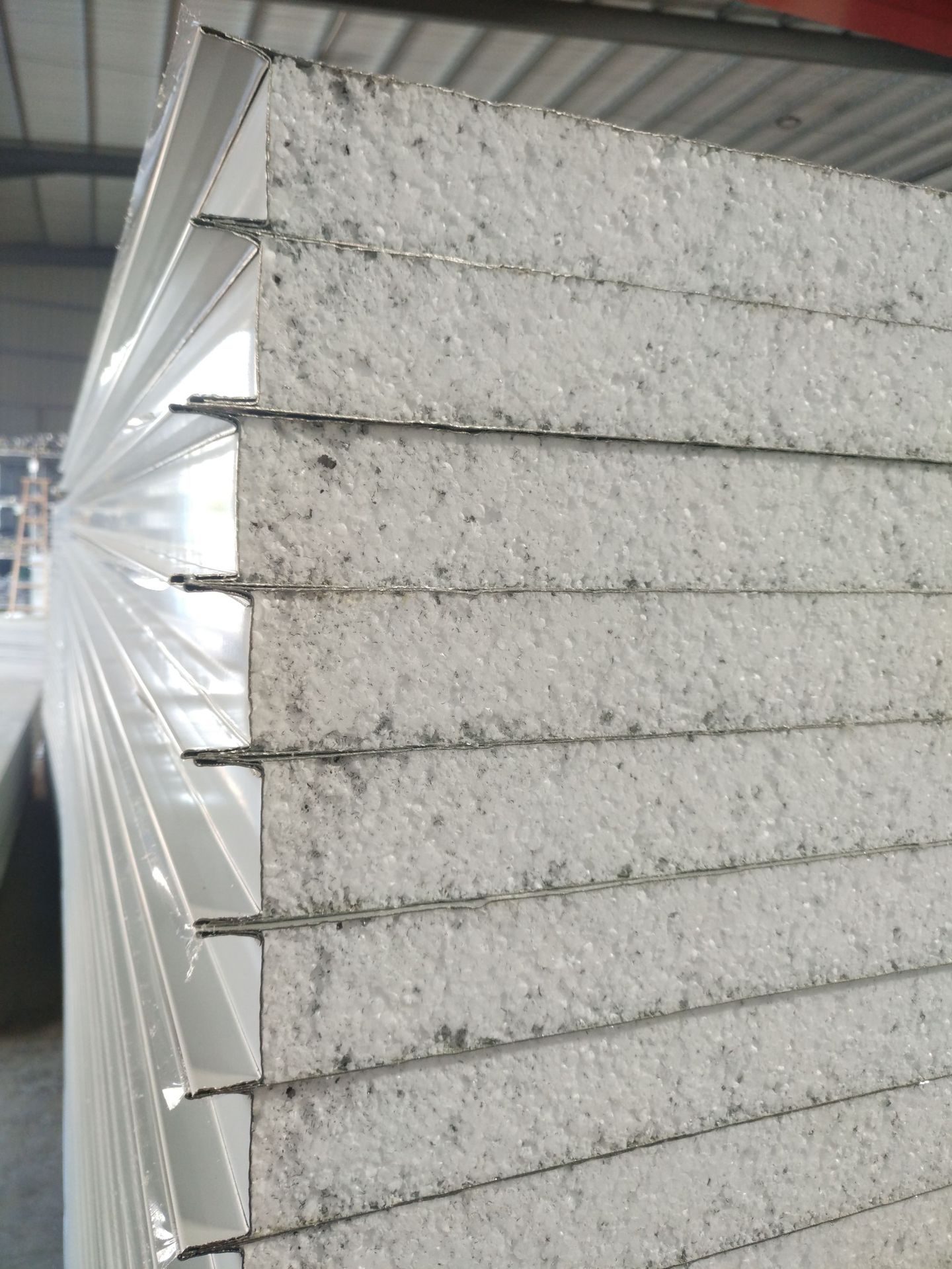 彩钢夹芯板阻燃泡沫板保温板隔热板泡沫夹心彩钢板