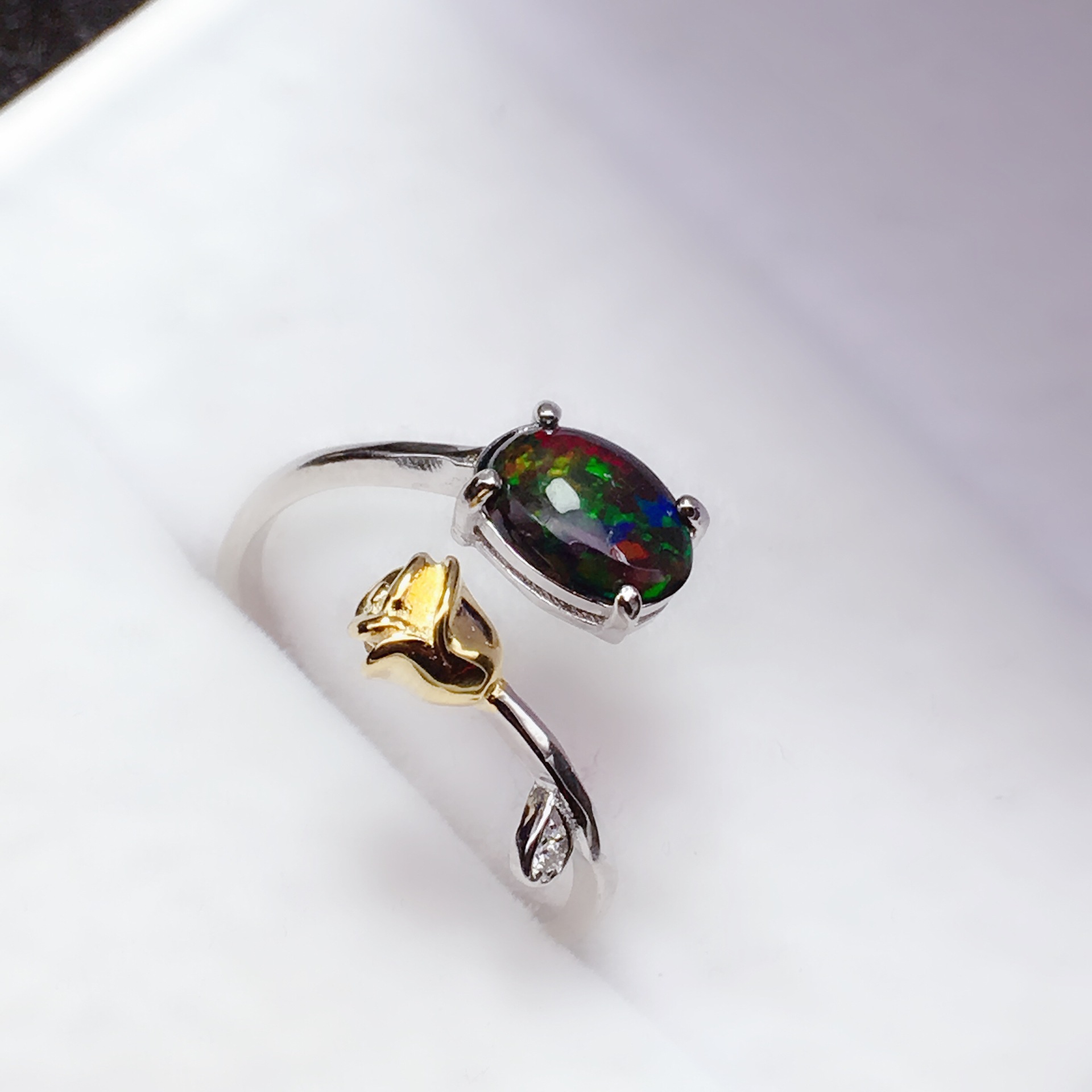 彩宝首饰925银镶嵌天然欧泊黑欧泊红宝石小花戒指款式新颖独特