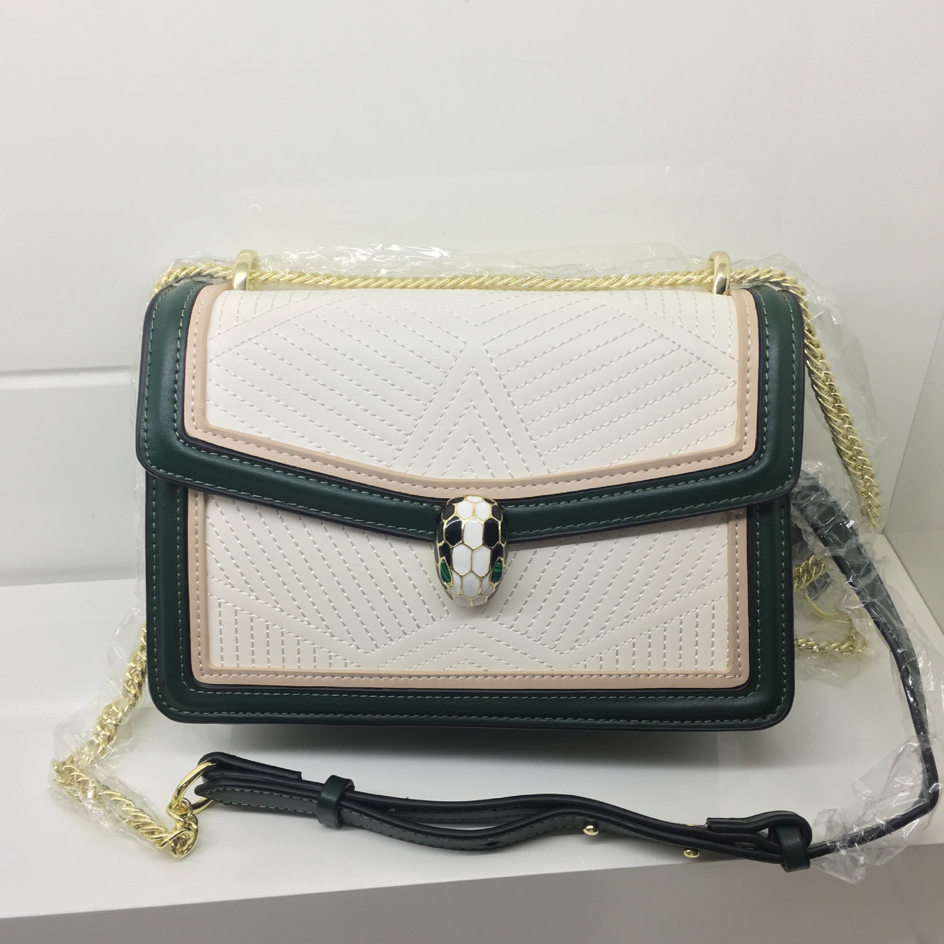 2018新款真皮女士单肩包石纹牛皮拼色链条锁扣斜跨女包时尚蛇头包