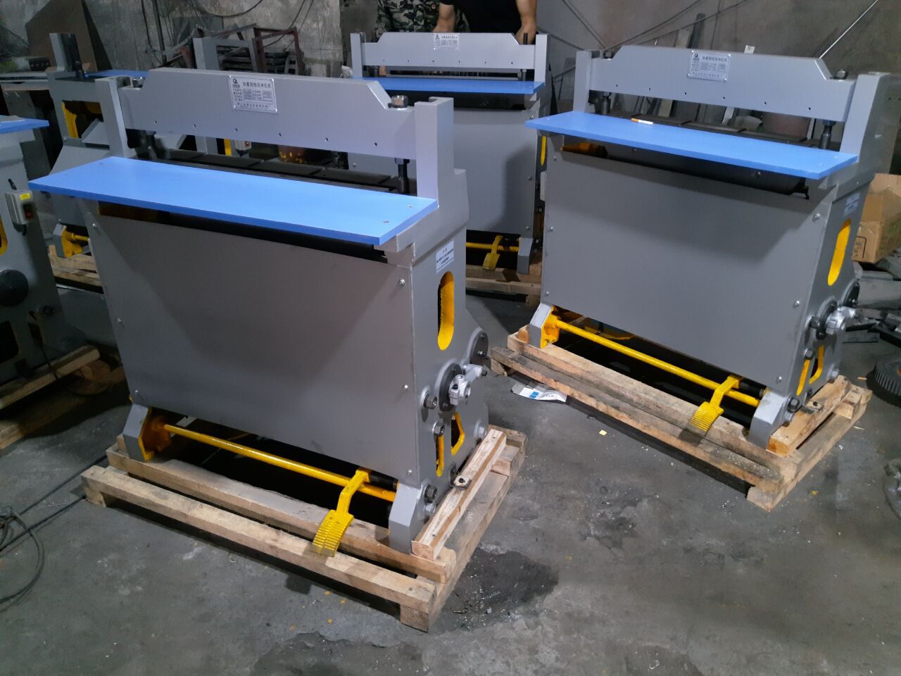 厂家直销挂历冲孔机 台历冲孔机 当天发货