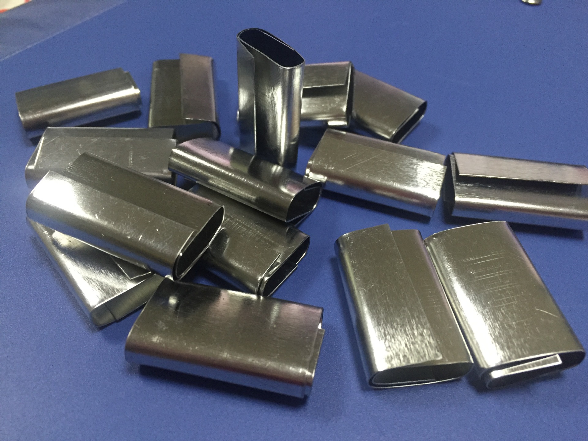 厂家批发打包扣铁皮 光亮铁皮扣 pp带专用打包扣 铁皮打包扣