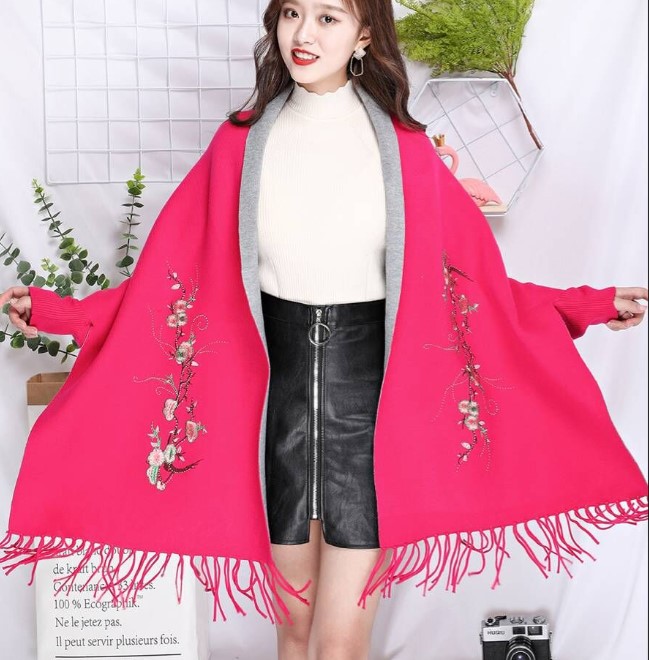 欧美风斗篷披肩外套2022秋冬新款女装民族风水钻绣花针织开衫毛衣