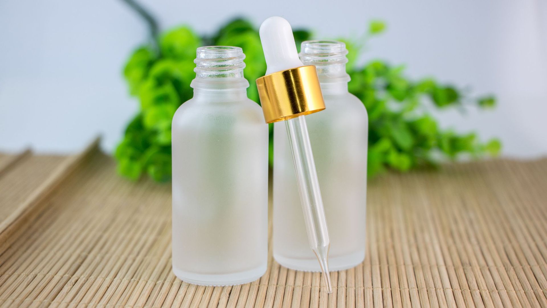 蒙砂瓶品牌乾天兴玻璃用途化妆品瓶等可否印log可以规格5ml蒙砂裸瓶