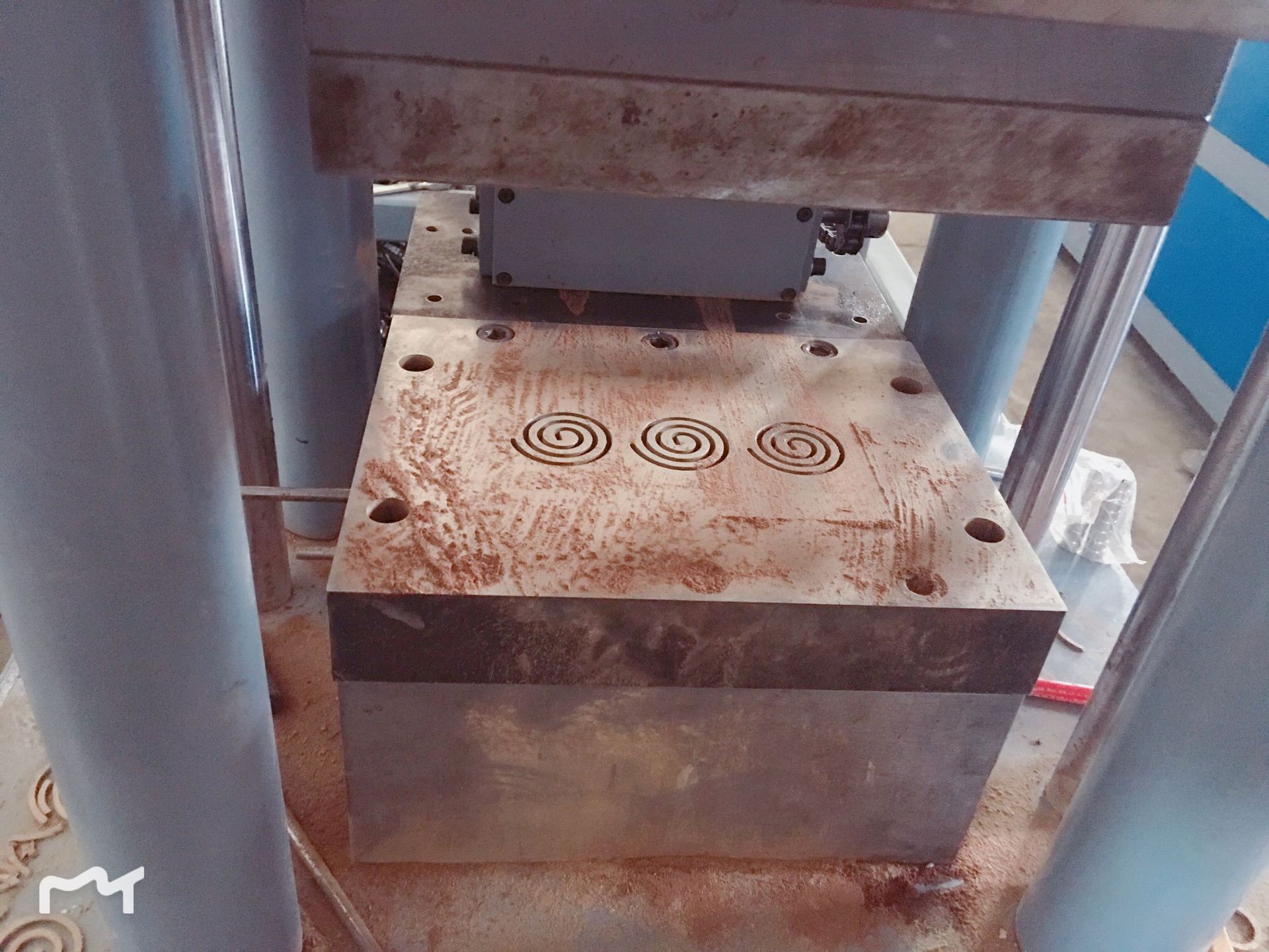 厦门厂家制香设备全自动大无粘制香机压香机无粘祥云盘香机直销