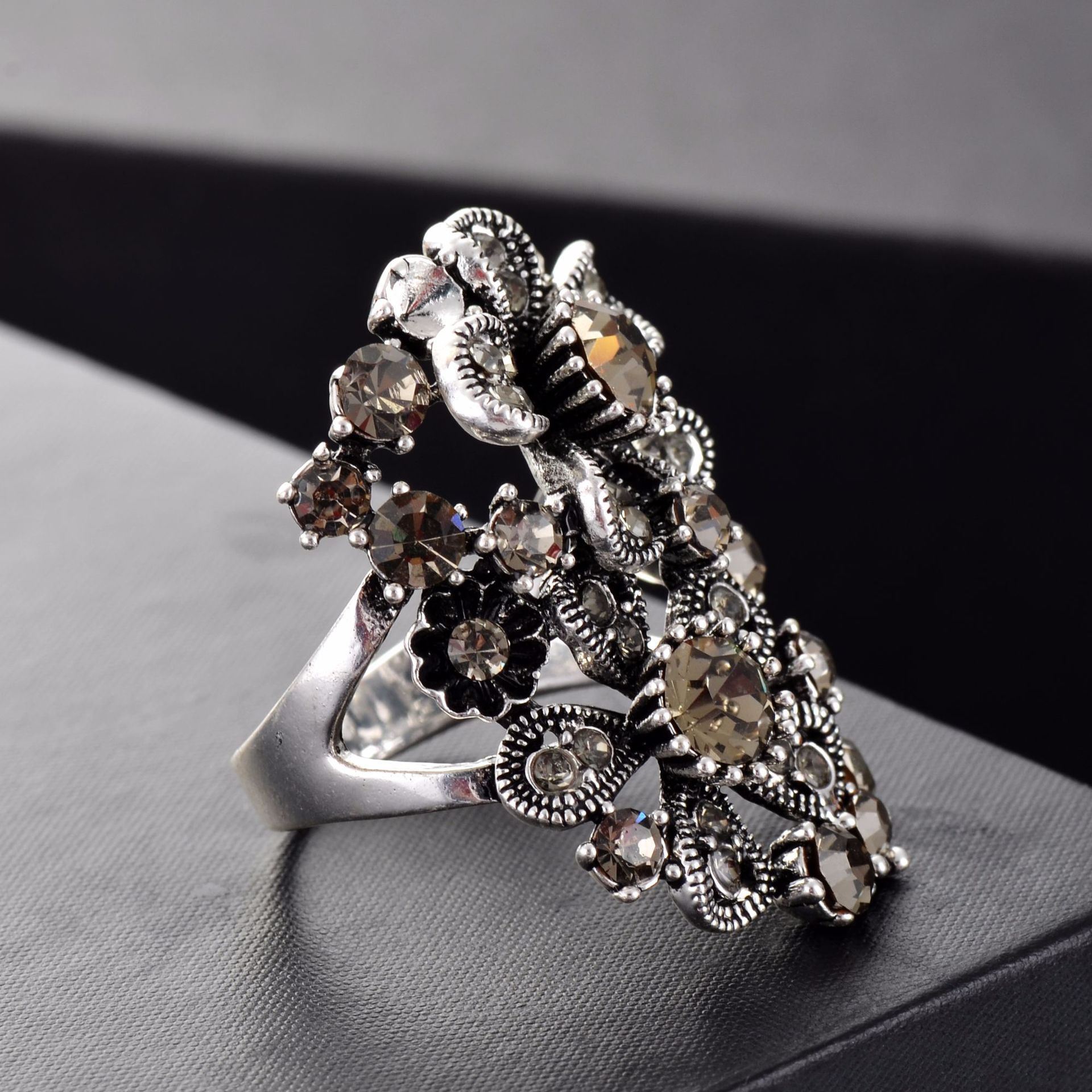 时尚流行食指戒指女潮人个性复古镂空花百搭朋克欧美夸张指环饰品