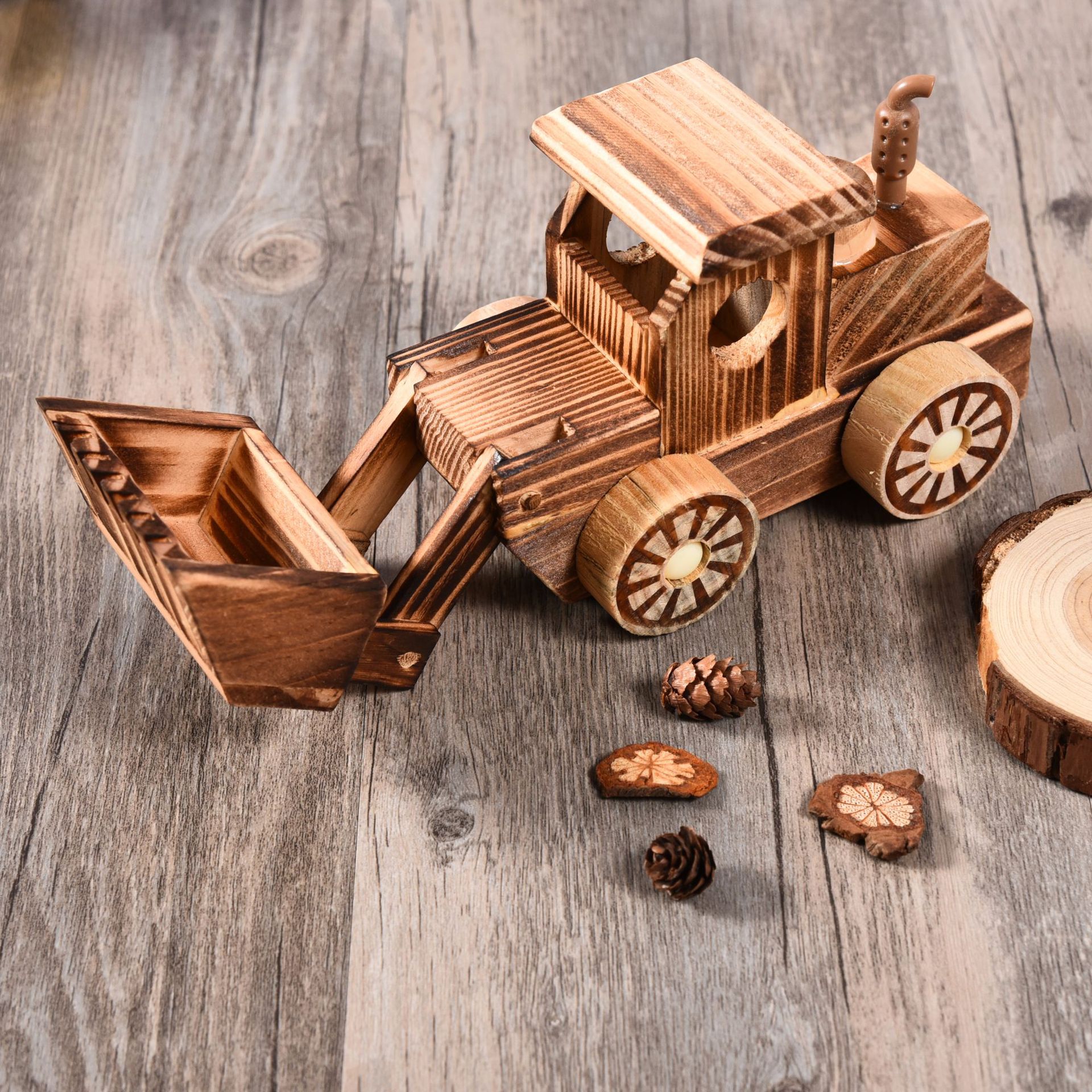 因为是手工制作,难免在工整和细节方面出现点较小的瑕疵,如果出现都是