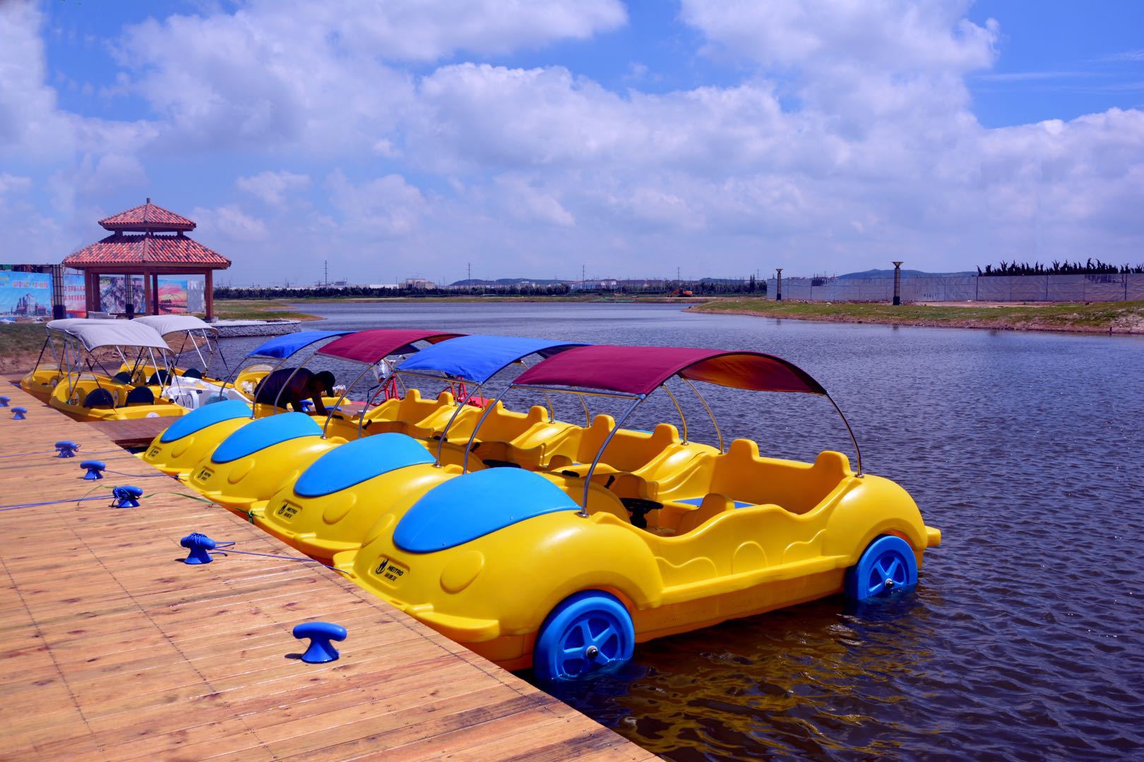 脚踏船 电动船 休闲船 水上自行车 水上三轮车