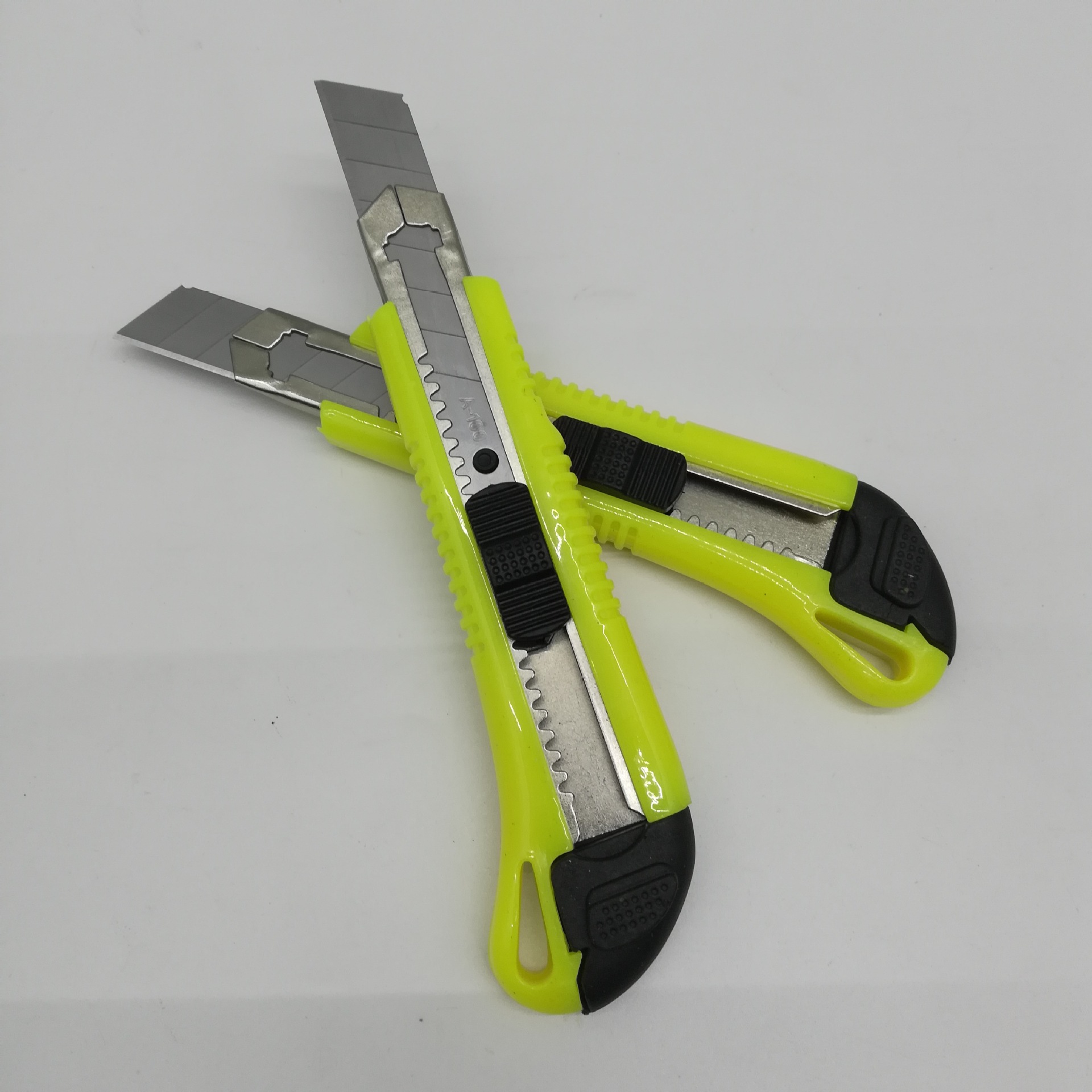 1888大号美工刀多功能介刀开箱器快递刀壁纸刀墙纸刀手工刀裁纸刀