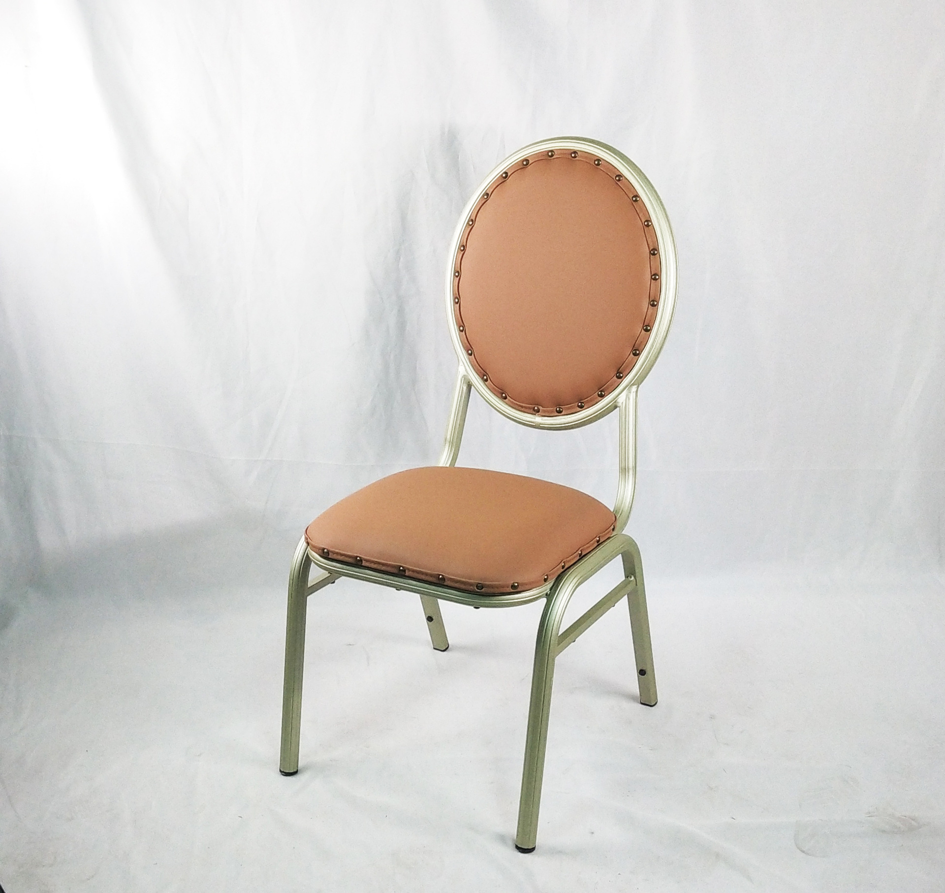 新款d型铝管环保皮革酒店椅 可叠张加铜钉宴会婚礼餐椅订制