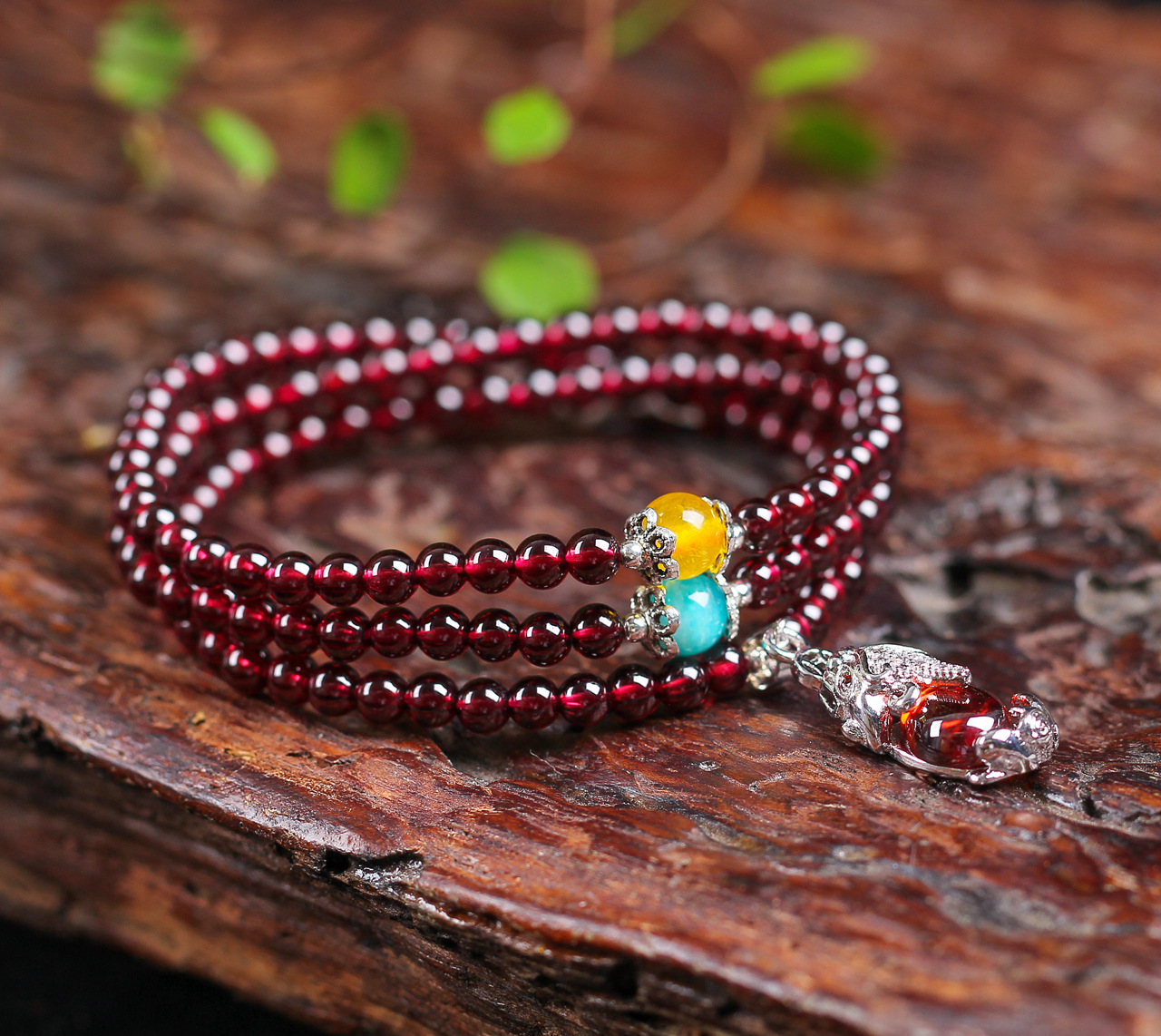 天然水晶石榴石三圈手链 酒红色多层时尚百搭石榴石手串厂家批发