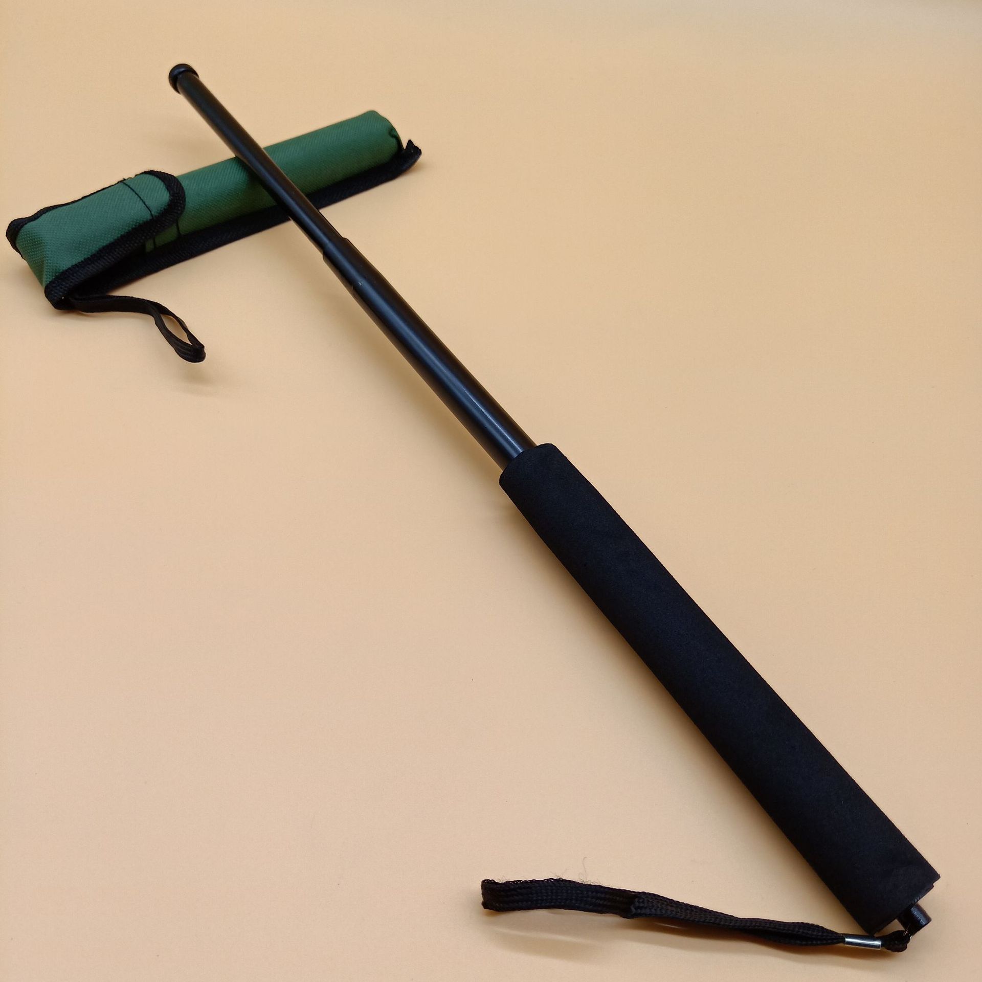 厂家直销新款海绵把防身器材甩棍黑三节伸缩棍可挂式甩棍防身棍批