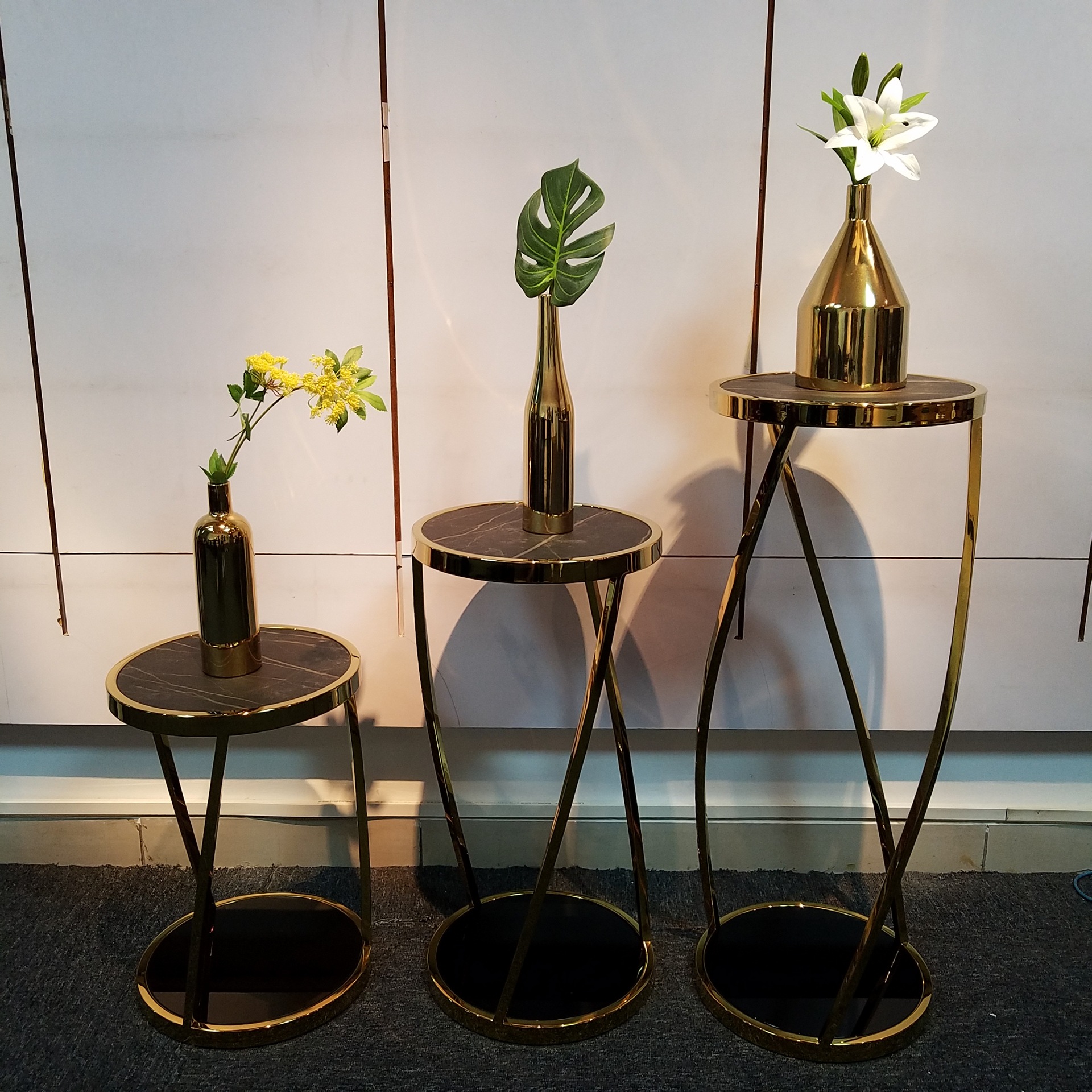 简约不锈钢玫瑰金边几花架 圆形玻璃边几花架 客厅阳台定制展示架