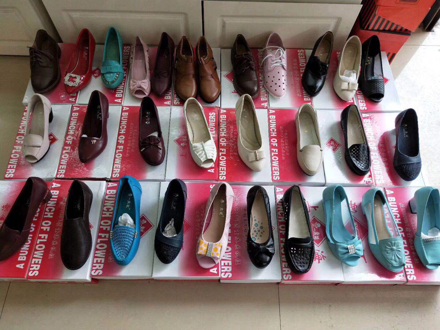 温州真皮女鞋低价鞋子批发5-20元库存鞋处理地摊夏季妈妈鞋子10元