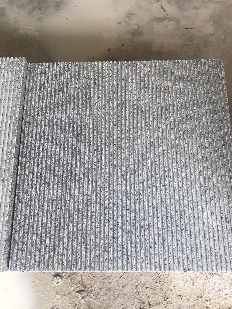 济豪石业廉江花芝麻白g603花岗岩拉丝面工程板多规格定制批发