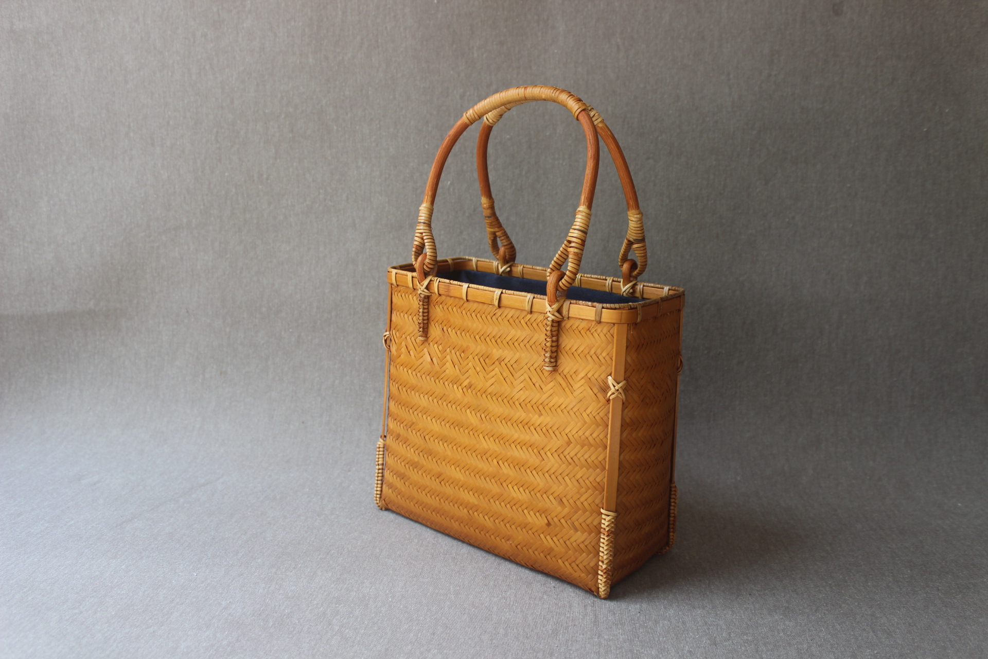 新款夏季竹编手提包 女式复古沙滩包 竹丝编织茶具收纳竹制工艺品