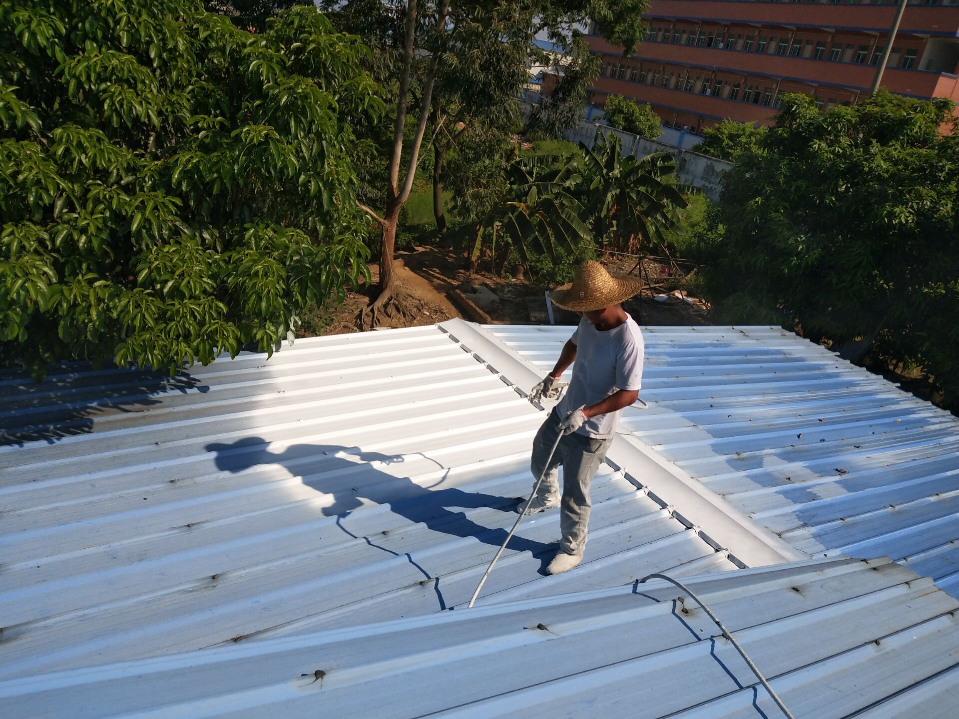 东莞深圳广州金属屋面隔热降温涂料 厂房隔热降温铁皮房隔热涂料