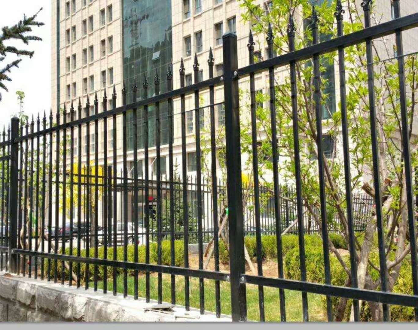 小区围墙院墙护栏工地防护栏杆锌钢铁艺护栏学校别墅围栏栅栏