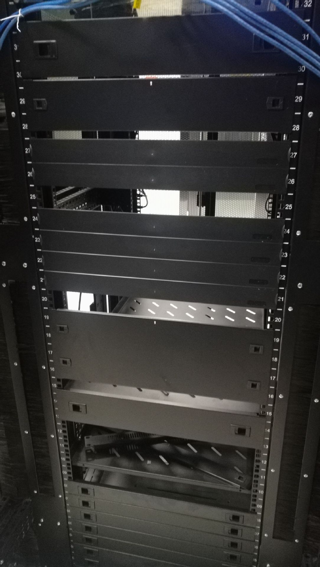 19英寸机柜盲板1u假面板2u免工具安装档板4u防火阻燃塑料机箱背板