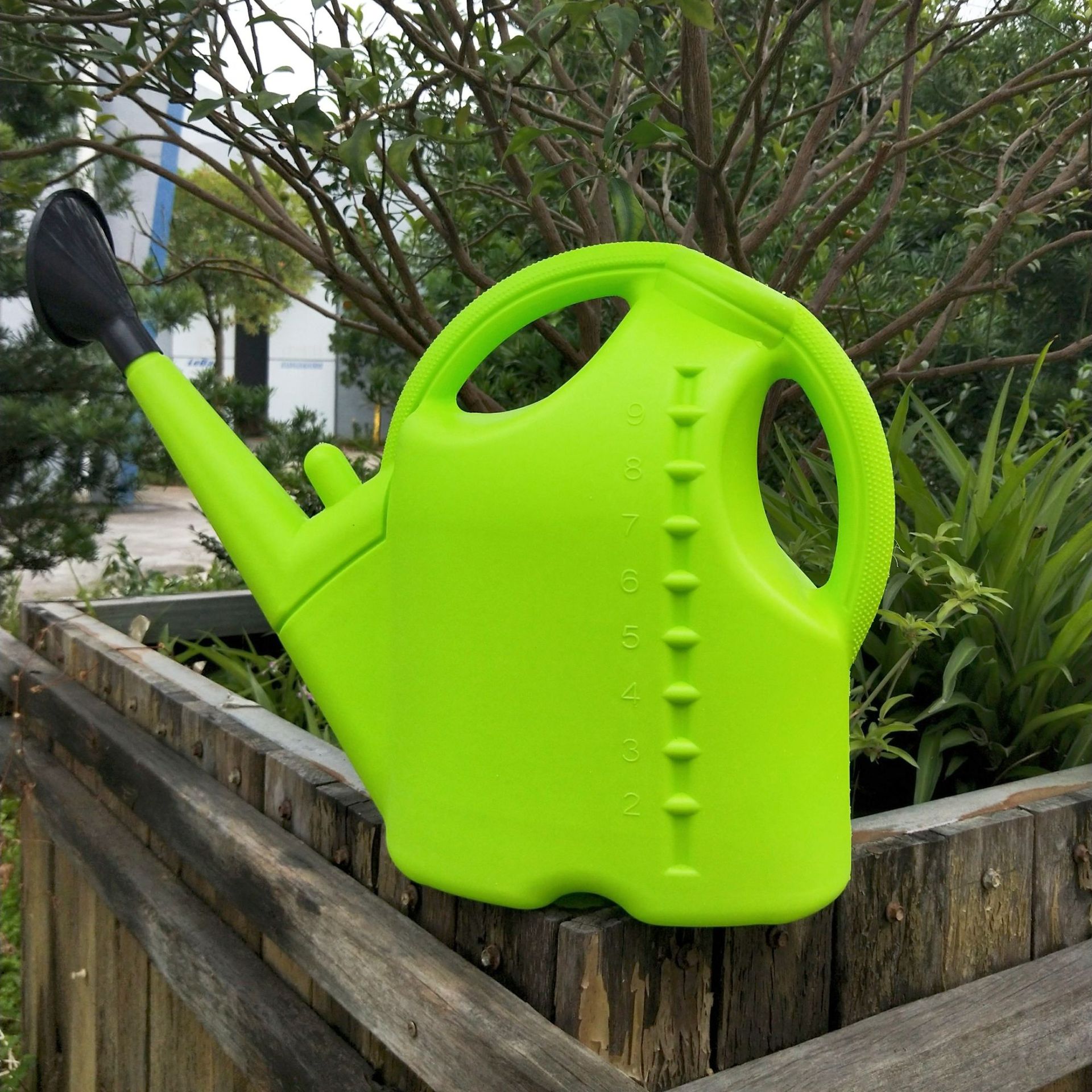 批发大号塑料家用洒水壶 定制颜色小花园浇花水壶长嘴种菜浇水壶