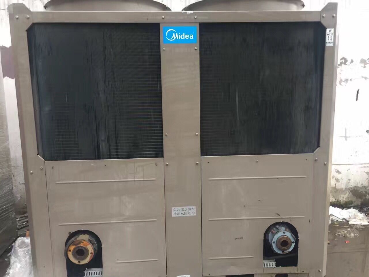 出售h款二手中央空调美的130风冷模块机组lsqwrf130m/an1-h