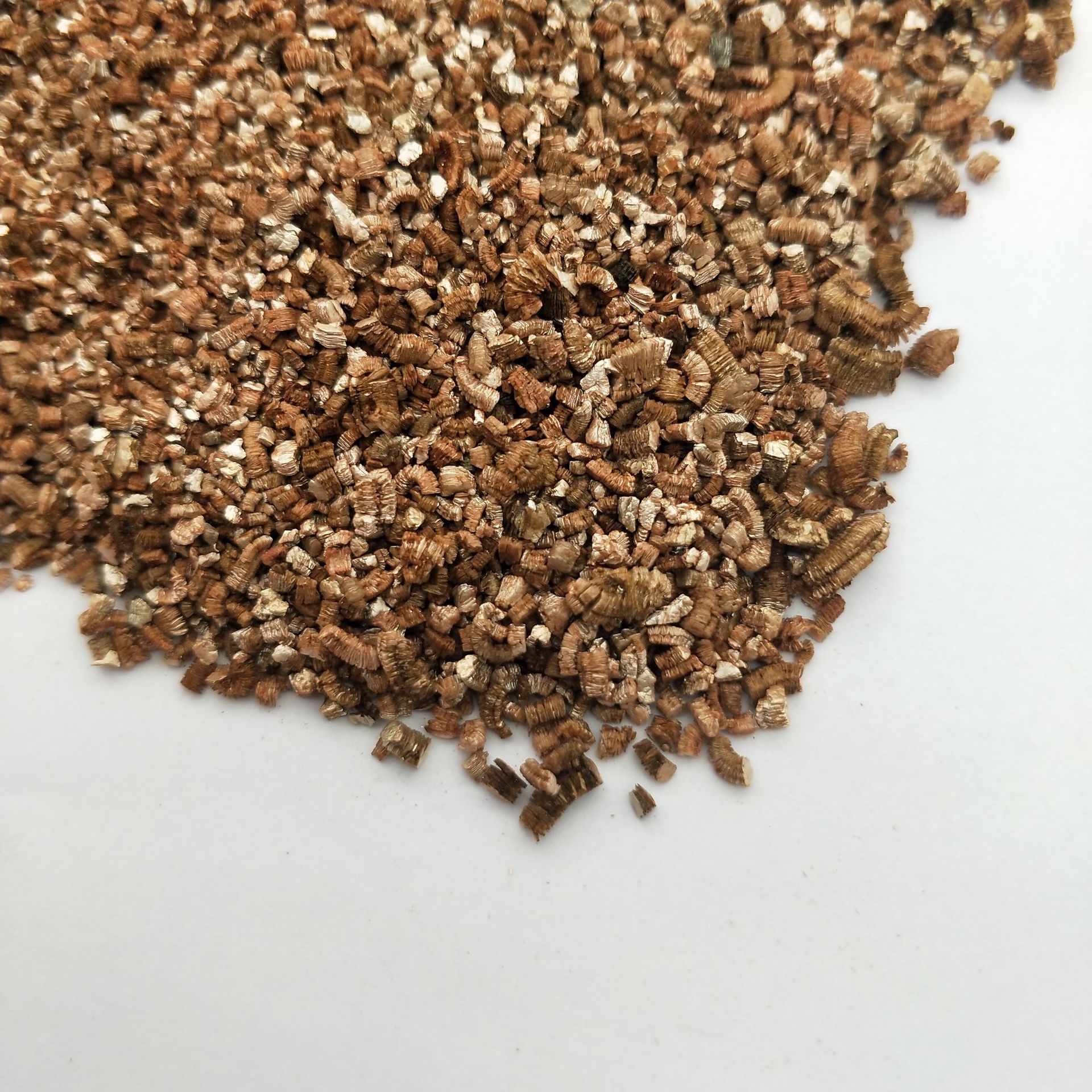 批发供应园艺膨胀蛭石1-3/2-4mm颗粒松土透气育苗栽培基质蛭石