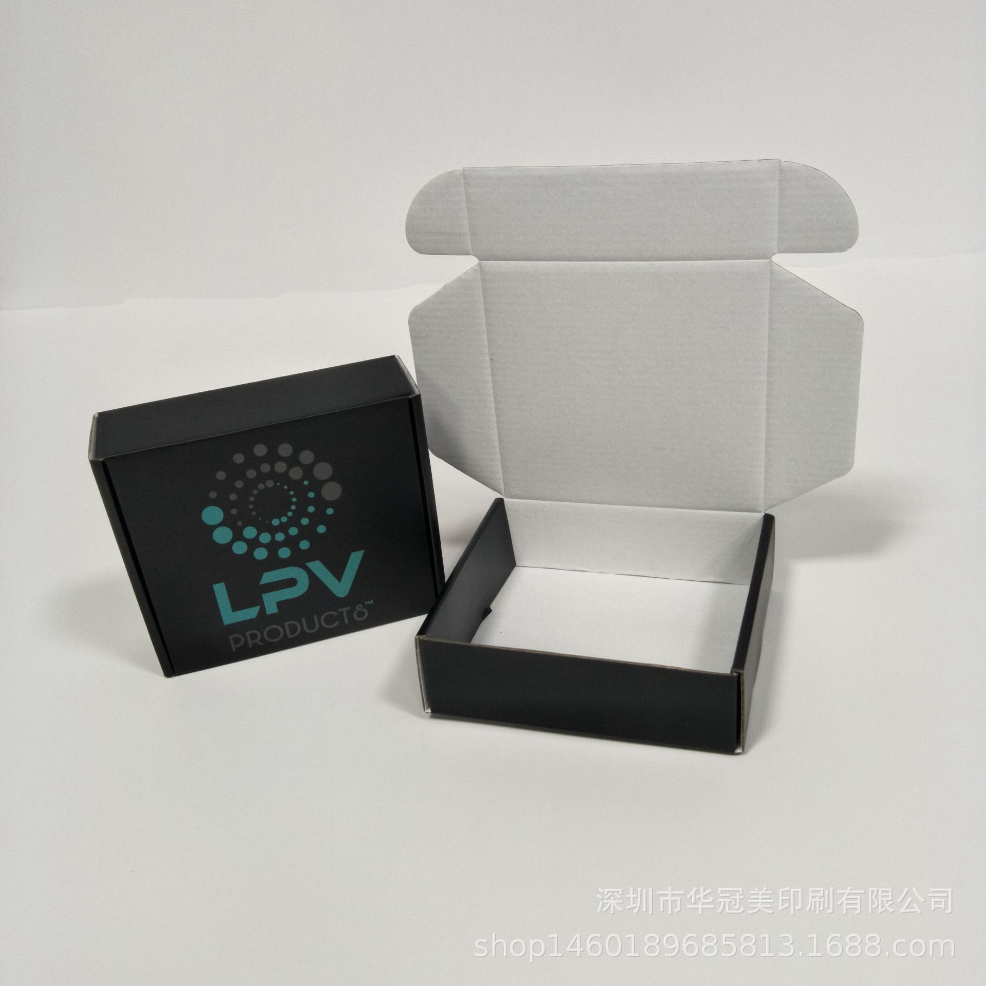 深圳石岩工厂定制白色三层瓦楞纸飞机盒服装飞机盒黑色覆膜飞机盒