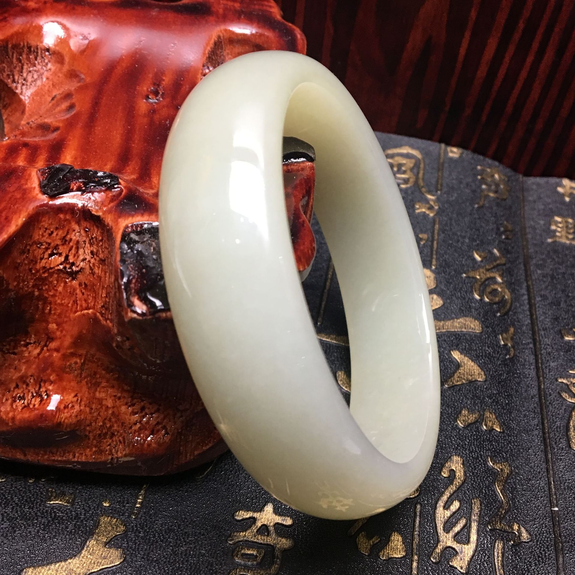 新疆和田玉青白玉女士款浅绿手镯玉石玉器镯子带证书