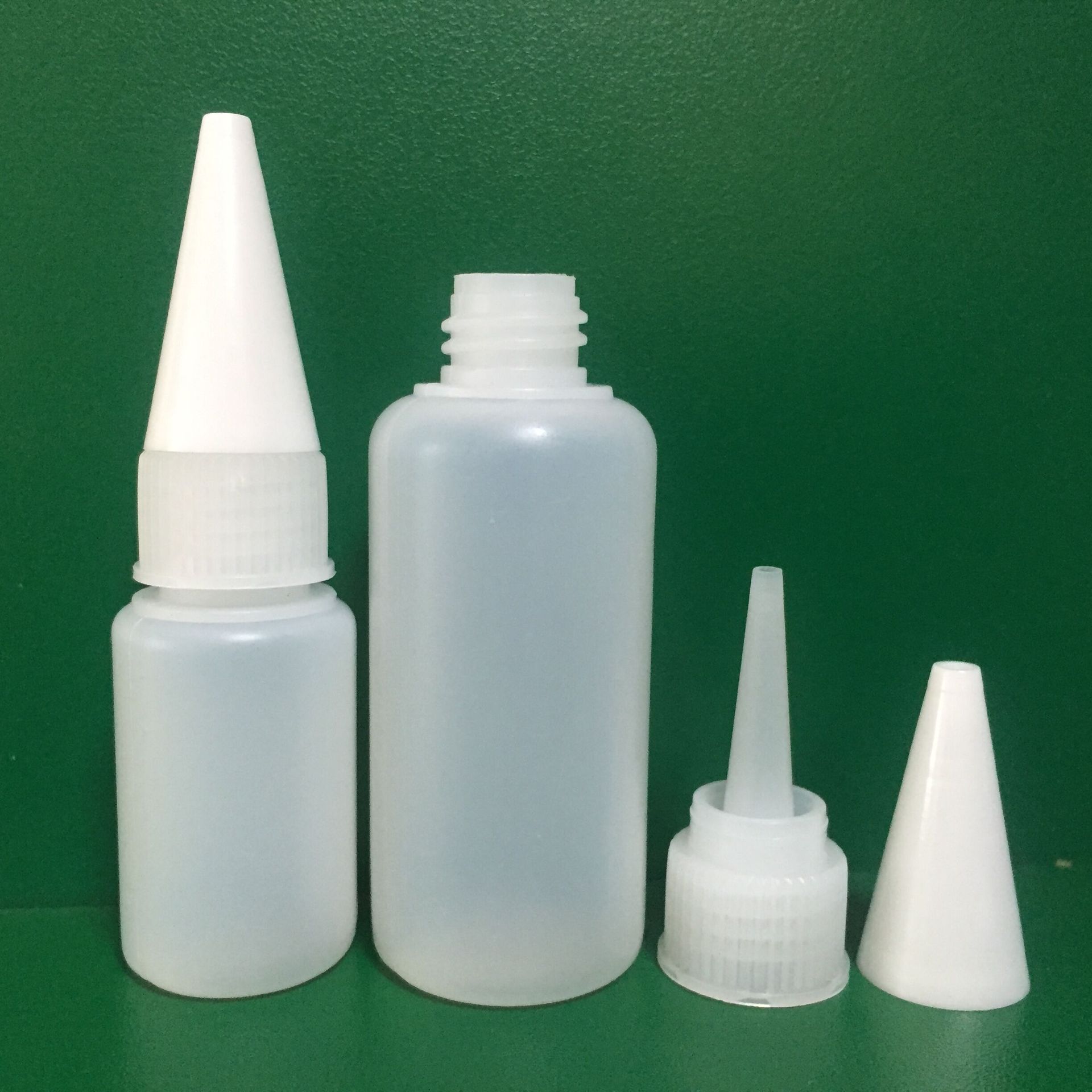 供应胶水瓶 塑料瓶 10克胶瓶 20克圆瓶 快干胶瓶jb071