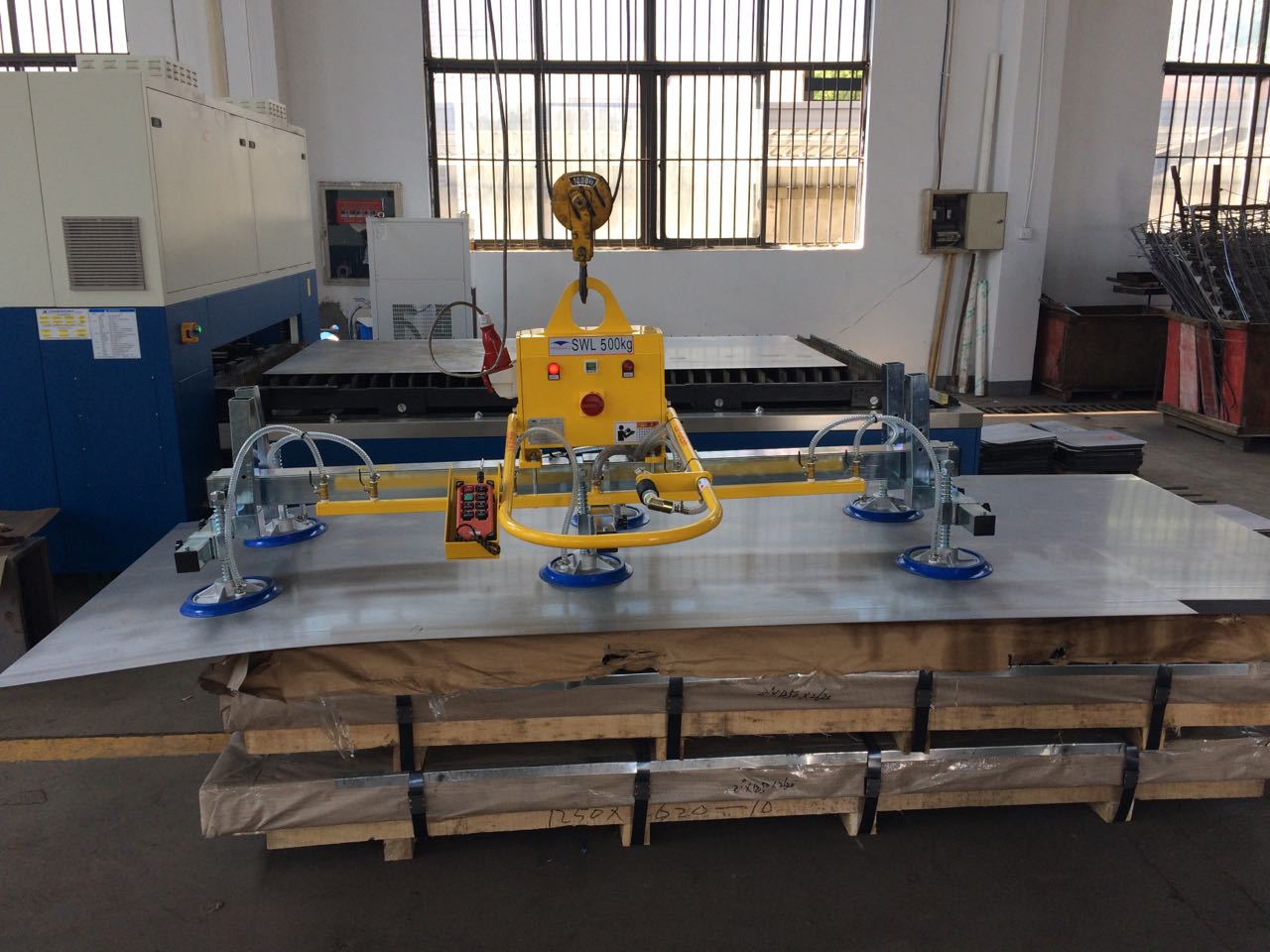 不锈钢板材上料吸盘板材真空搬运,blc伸缩型兼顾多规格板材上料