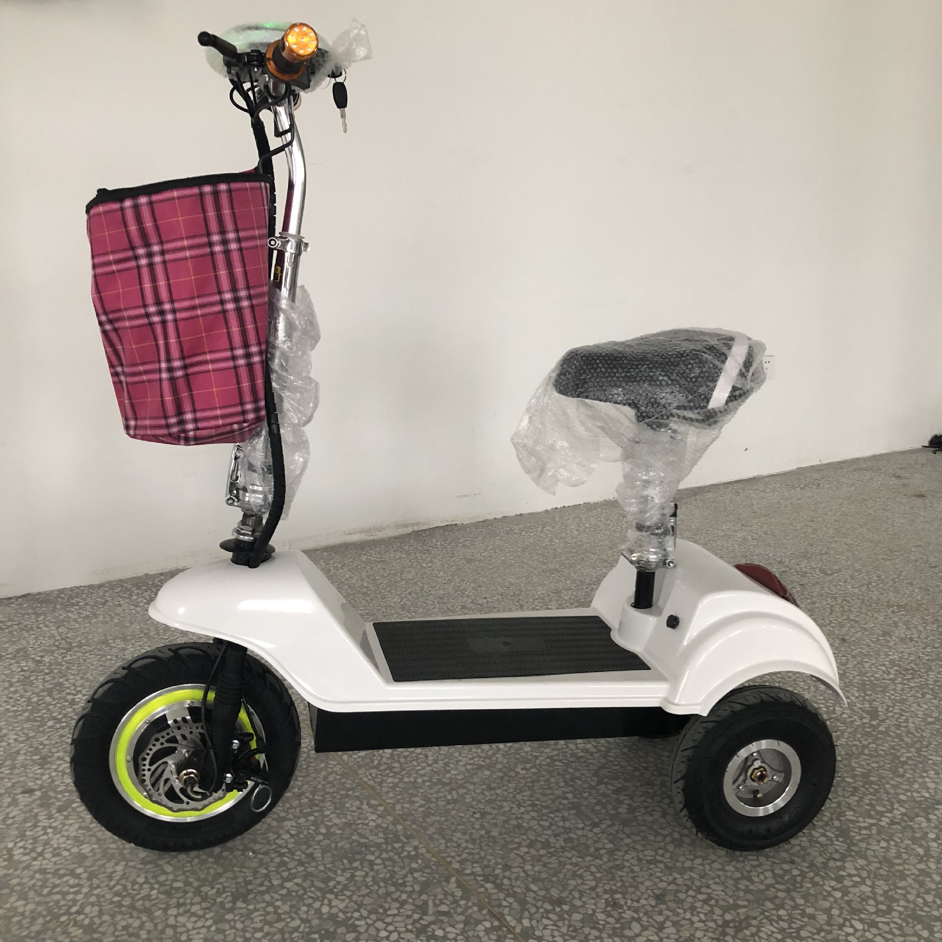 电动三轮车 老年人代步车 无刷迷你折叠小海豚电动车 厂家批发