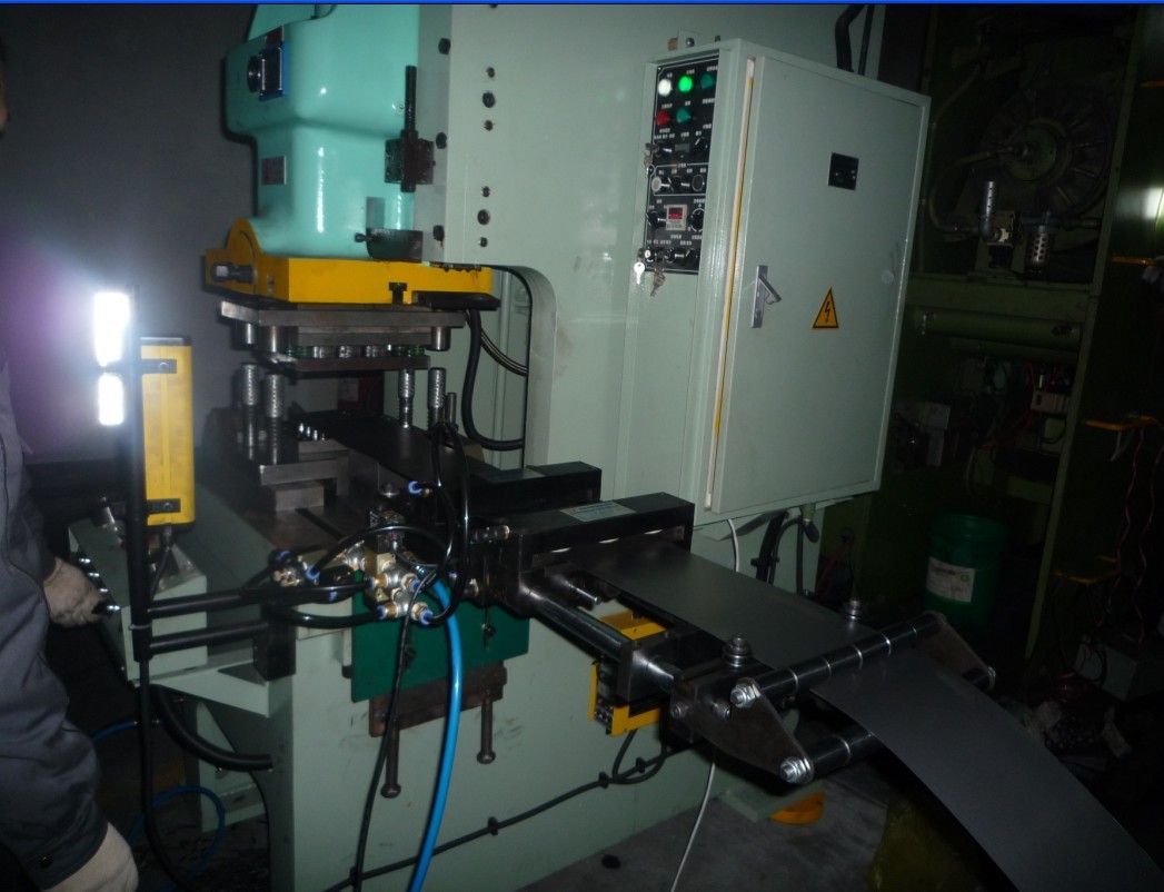 上海丰甲数控冲床送料机脚轮冲压送料机合页冲压送料机af系列