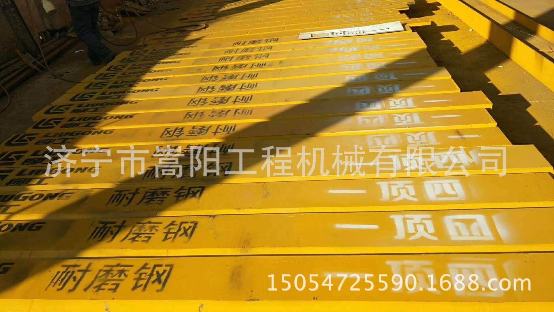 裝載機(jī)鏟斗 (3)